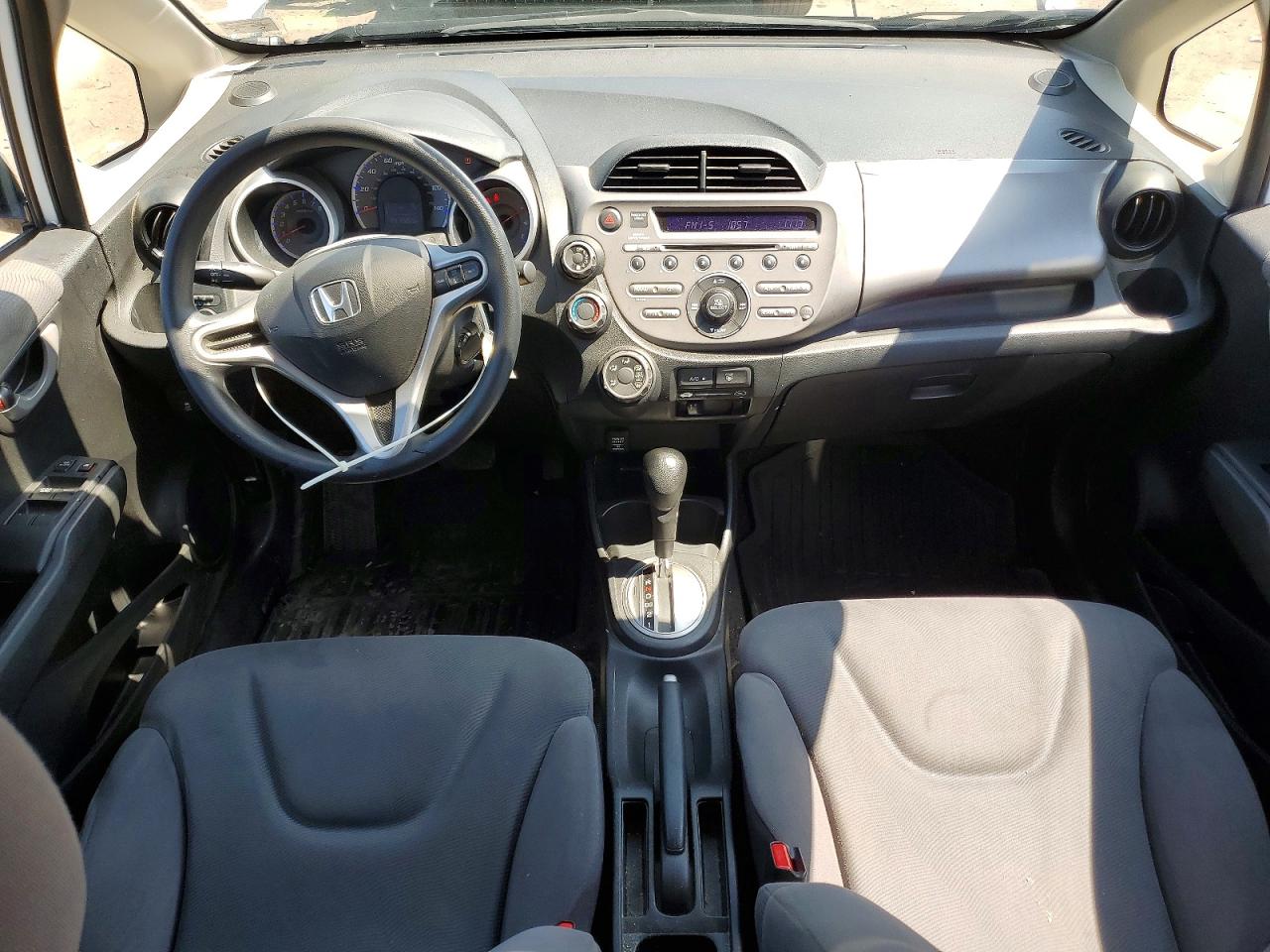 2013 Honda Fit White vin: JHMGE8H39DC005116