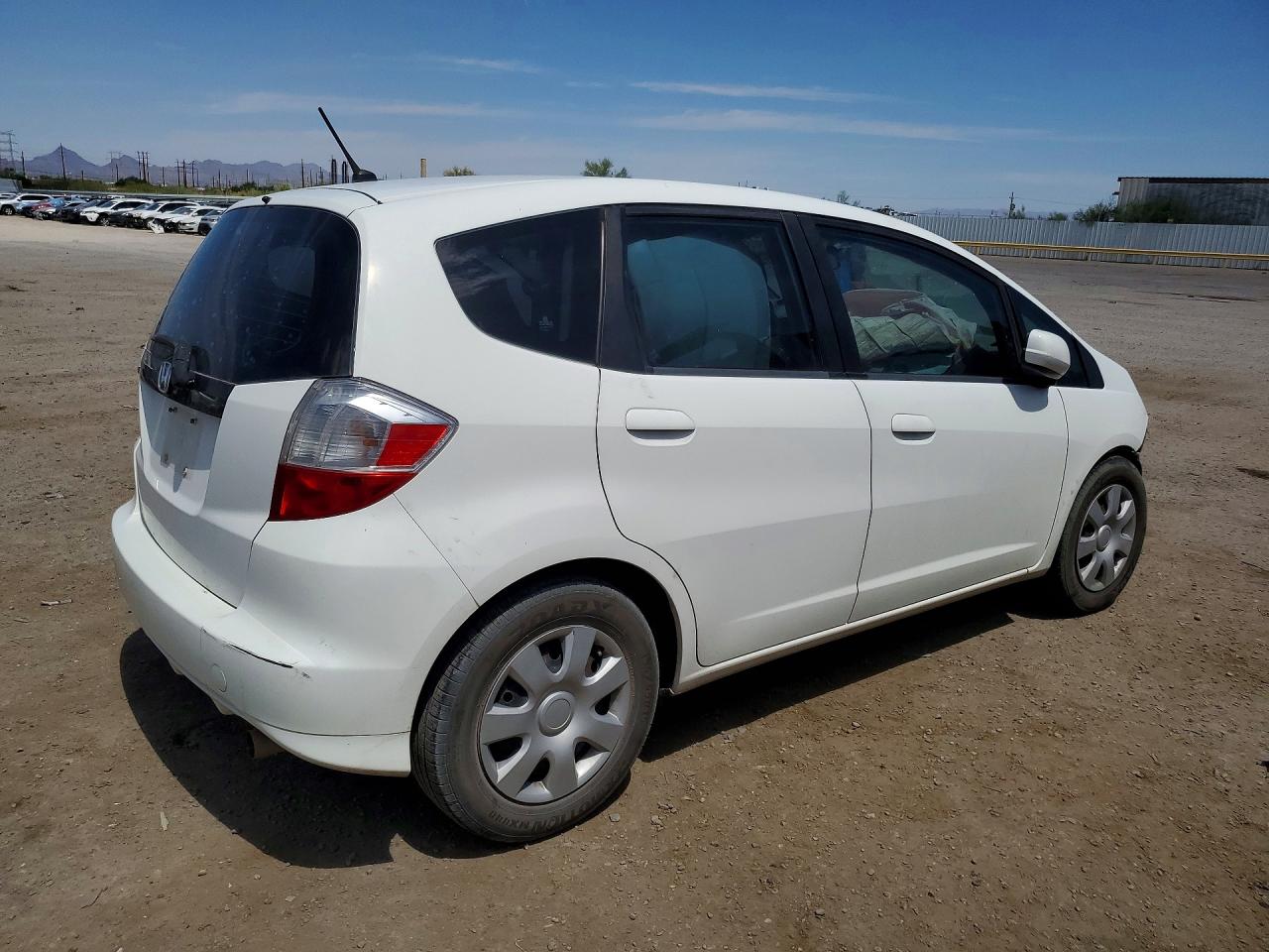 2013 Honda Fit Белый vin: JHMGE8H39DC019856