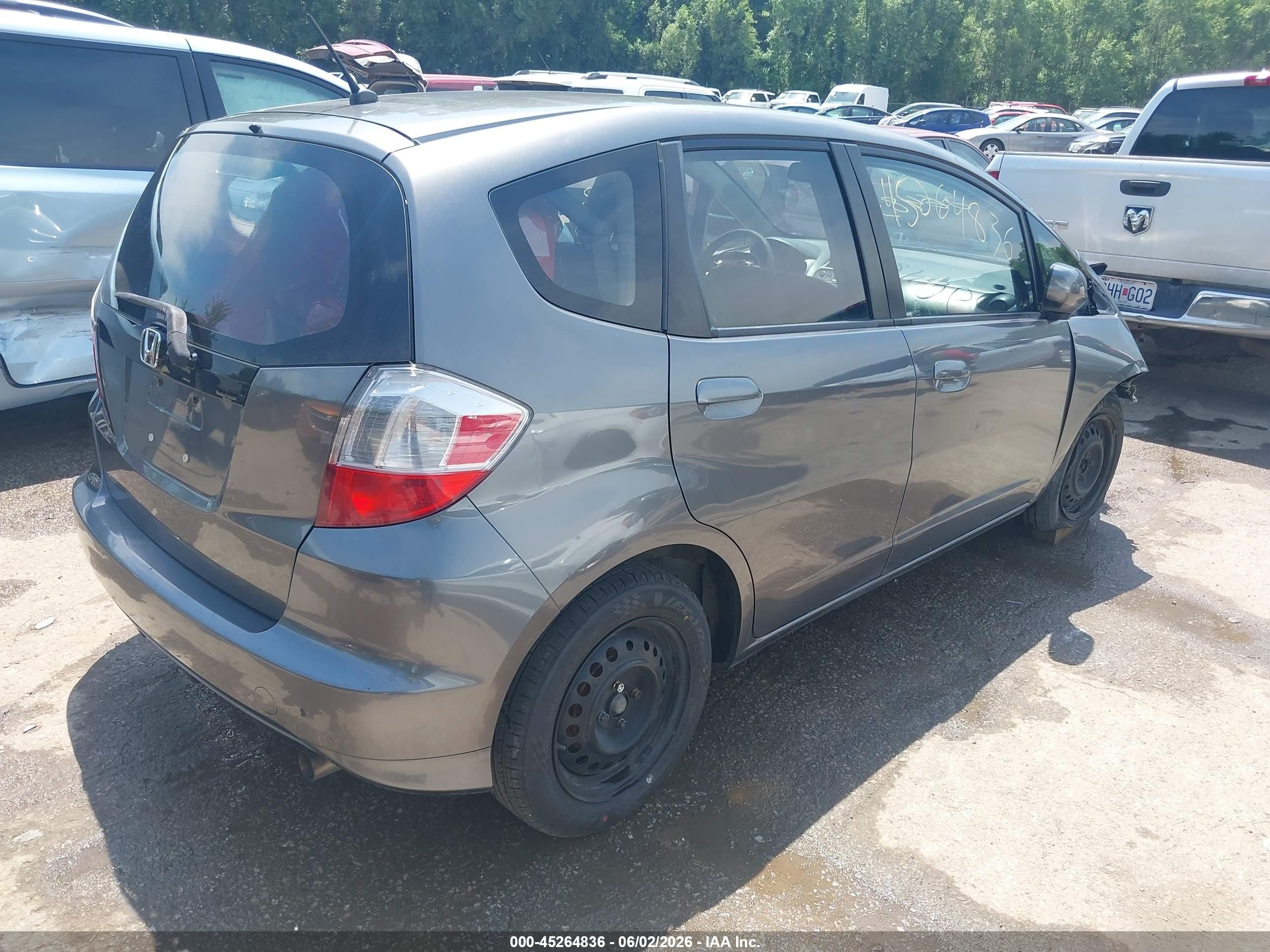 2013 Honda Fit   Gray vin: JHMGE8H39DC031294