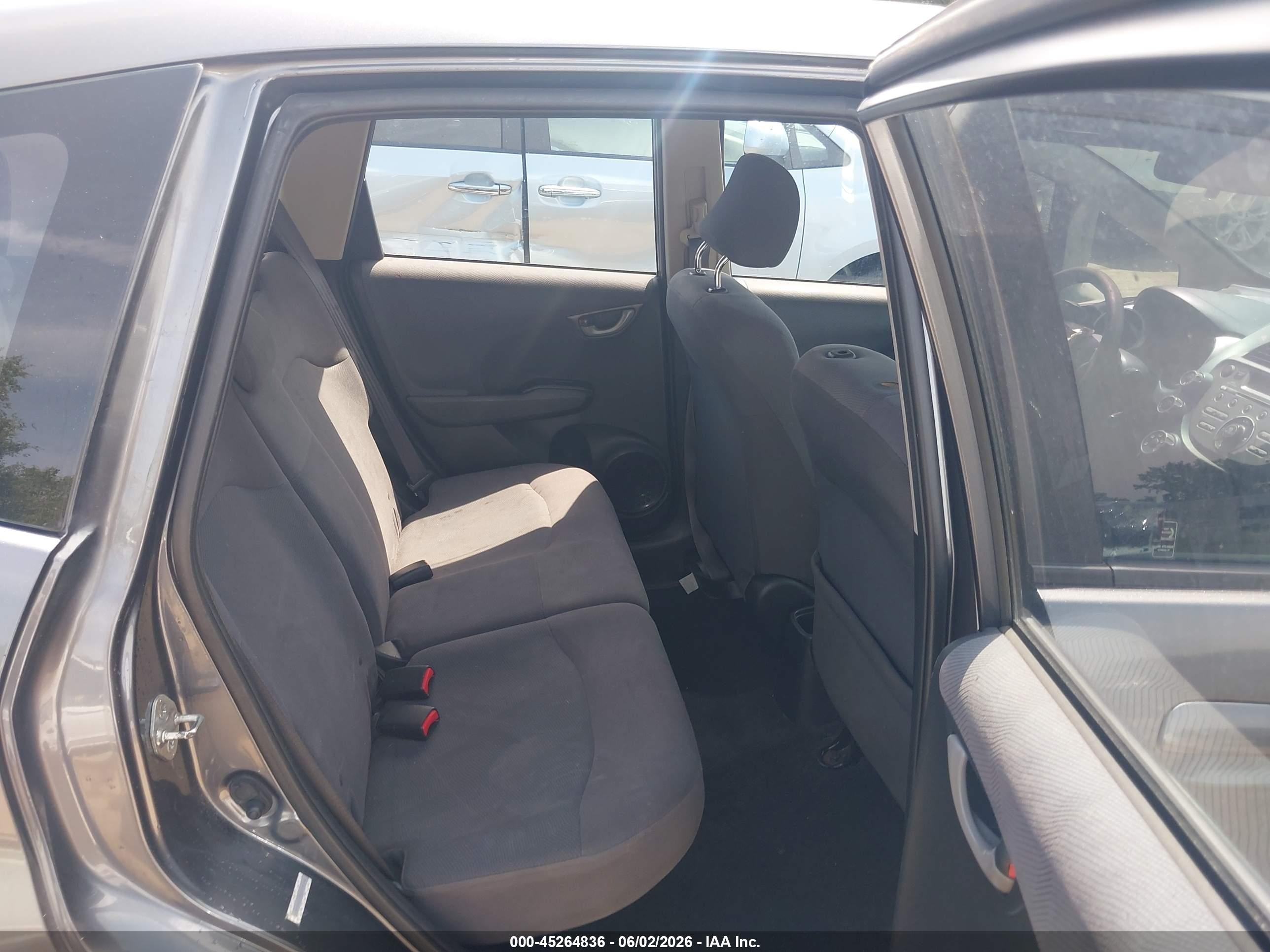2013 Honda Fit   Gray vin: JHMGE8H39DC031294