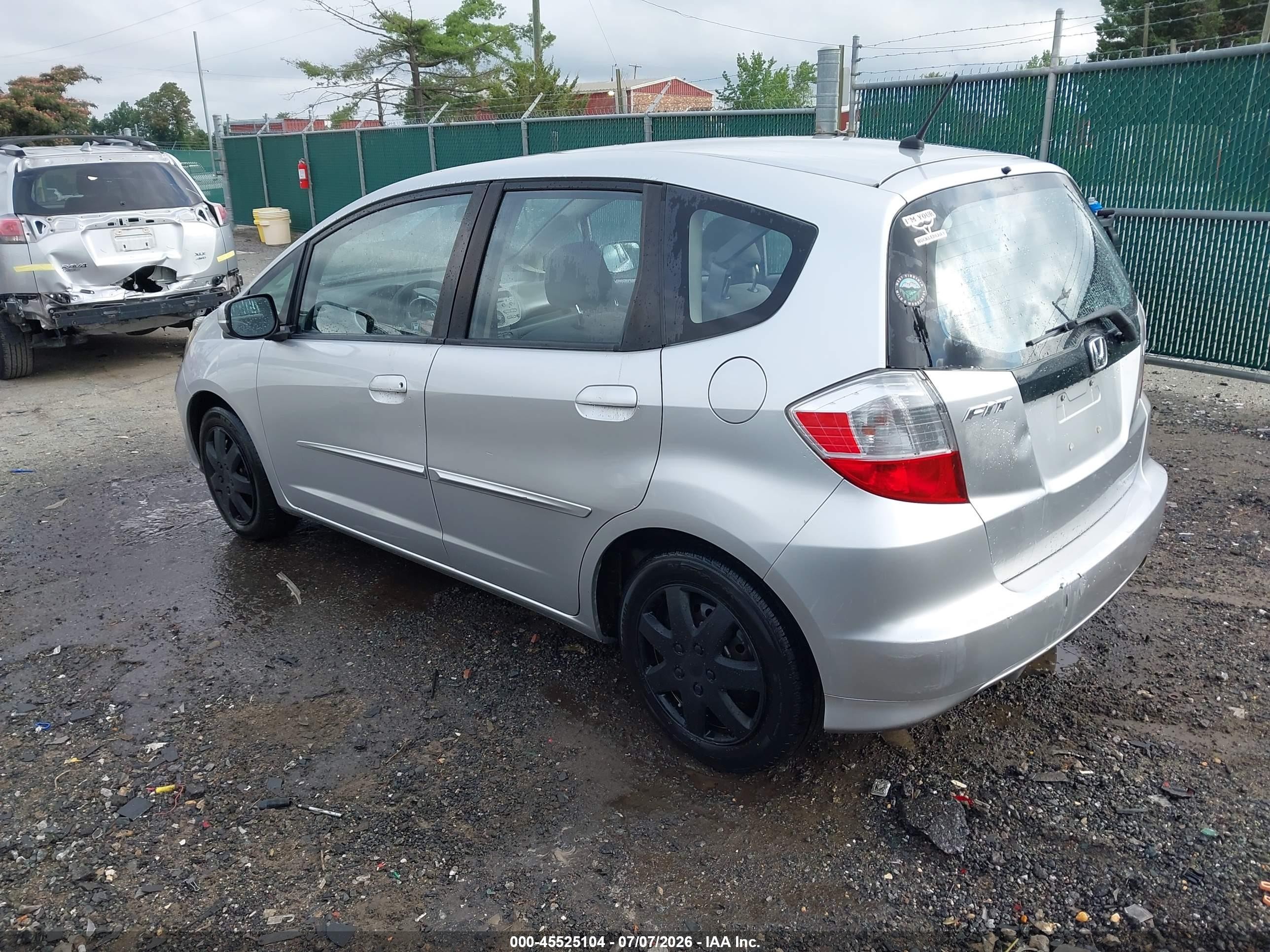 2013 Honda Fit   Silver vin: JHMGE8H39DC032509