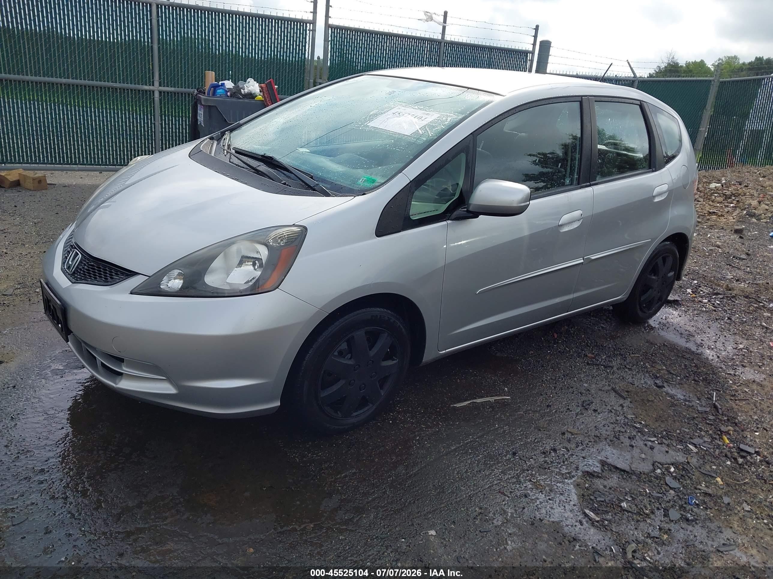 2013 Honda Fit   Silver vin: JHMGE8H39DC032509