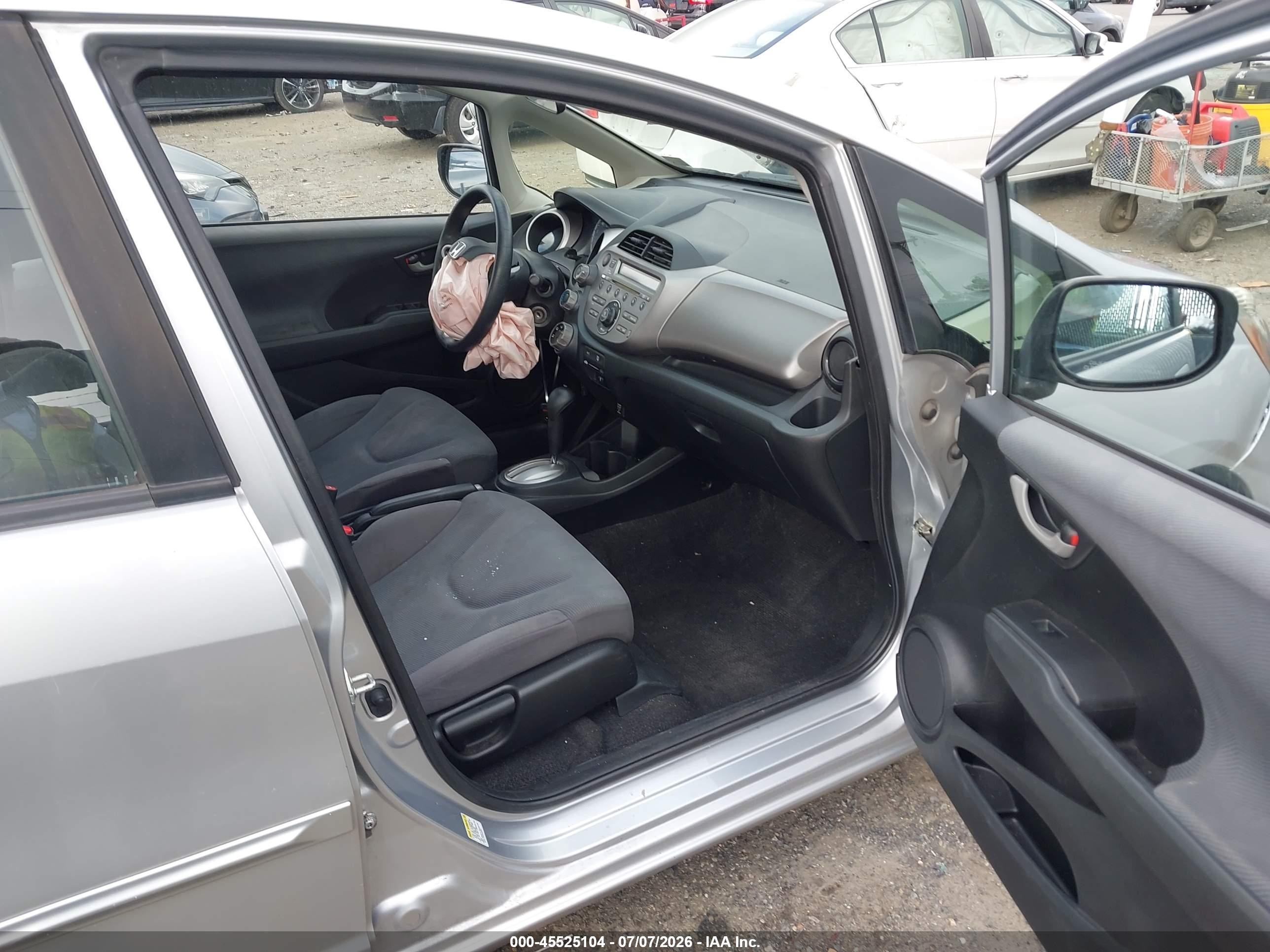 2013 Honda Fit   Silver vin: JHMGE8H39DC032509