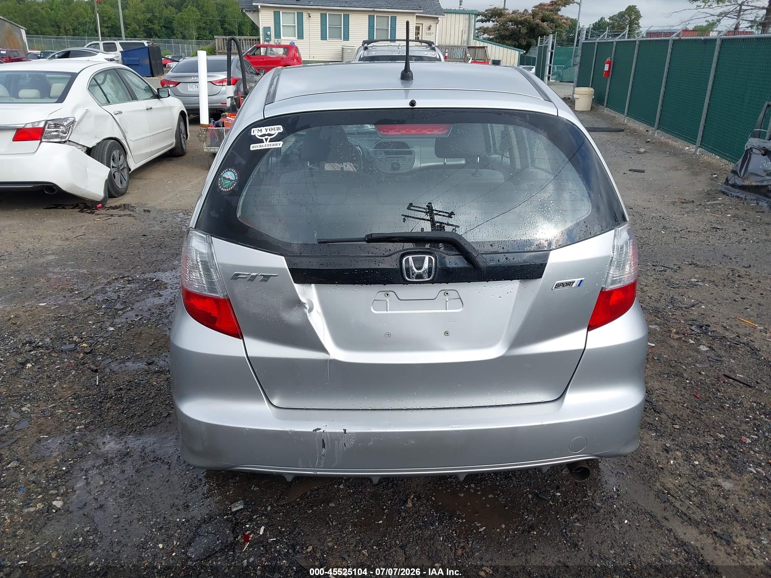 2013 Honda Fit   Silver vin: JHMGE8H39DC032509