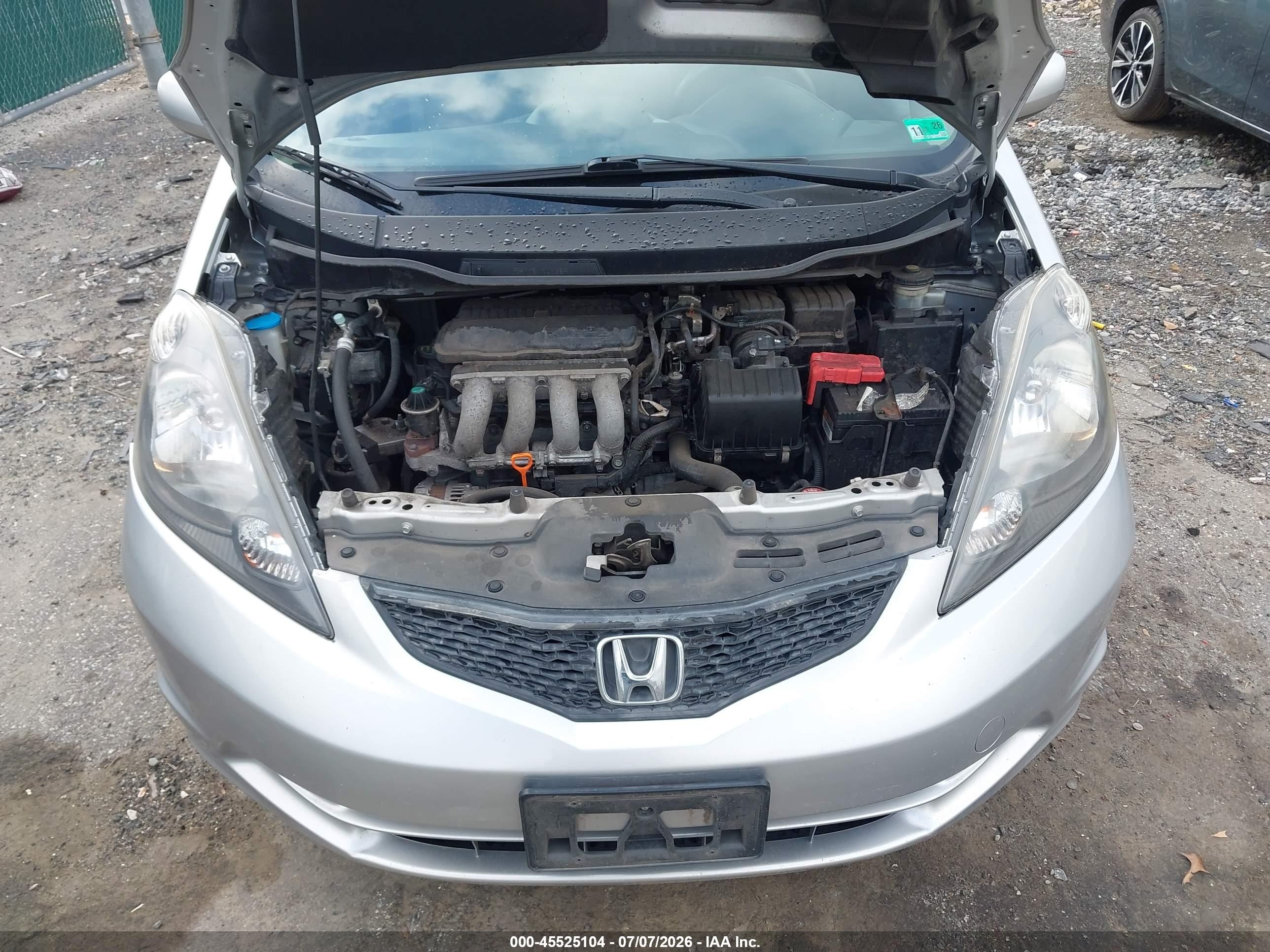 2013 Honda Fit   Silver vin: JHMGE8H39DC032509