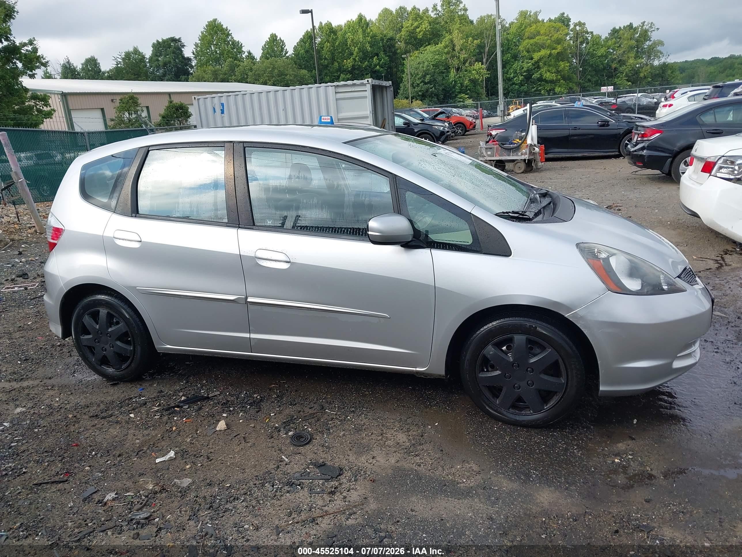 2013 Honda Fit   Silver vin: JHMGE8H39DC032509