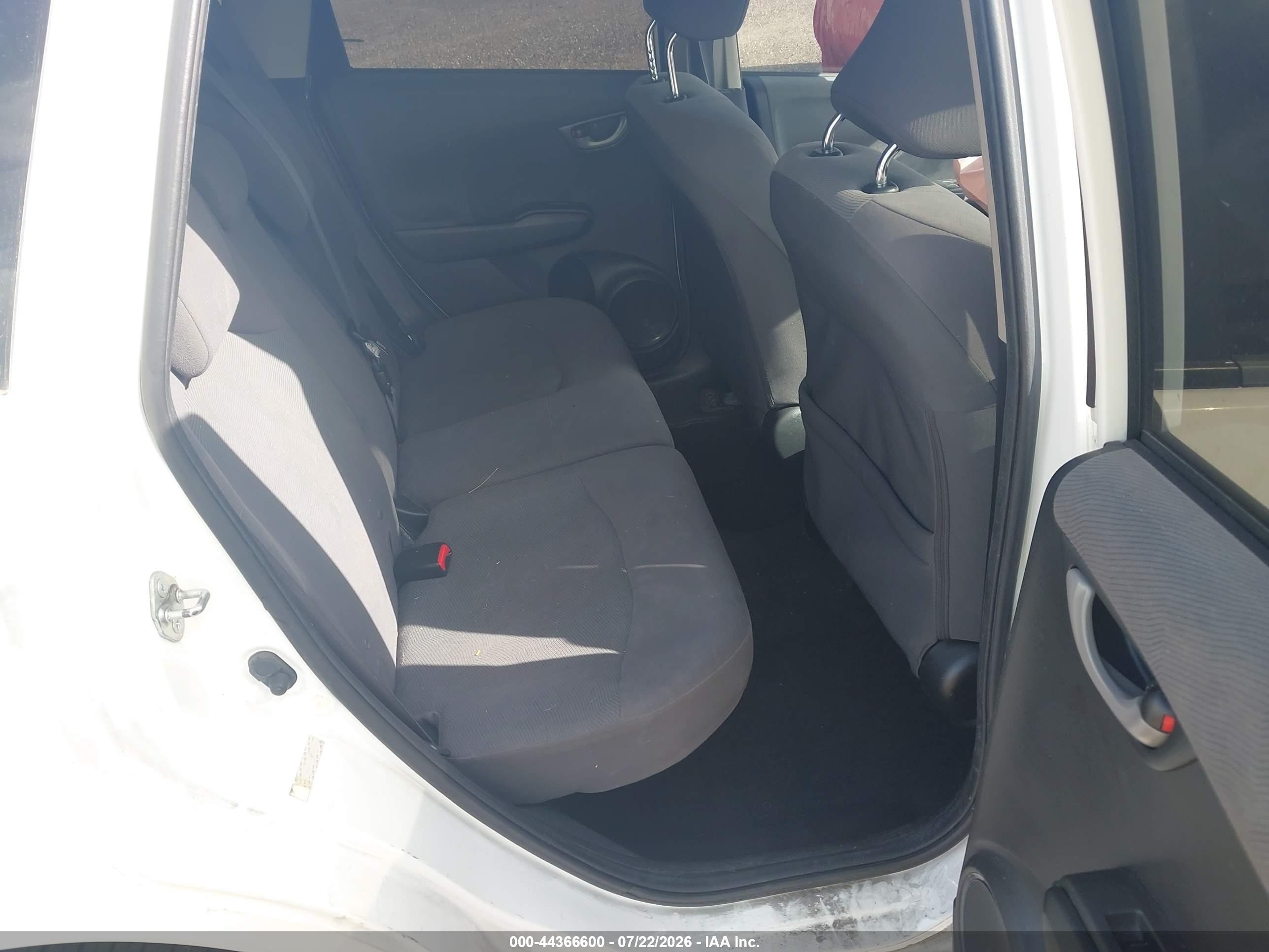 2013 Honda Fit   Белый vin: JHMGE8H39DC050654