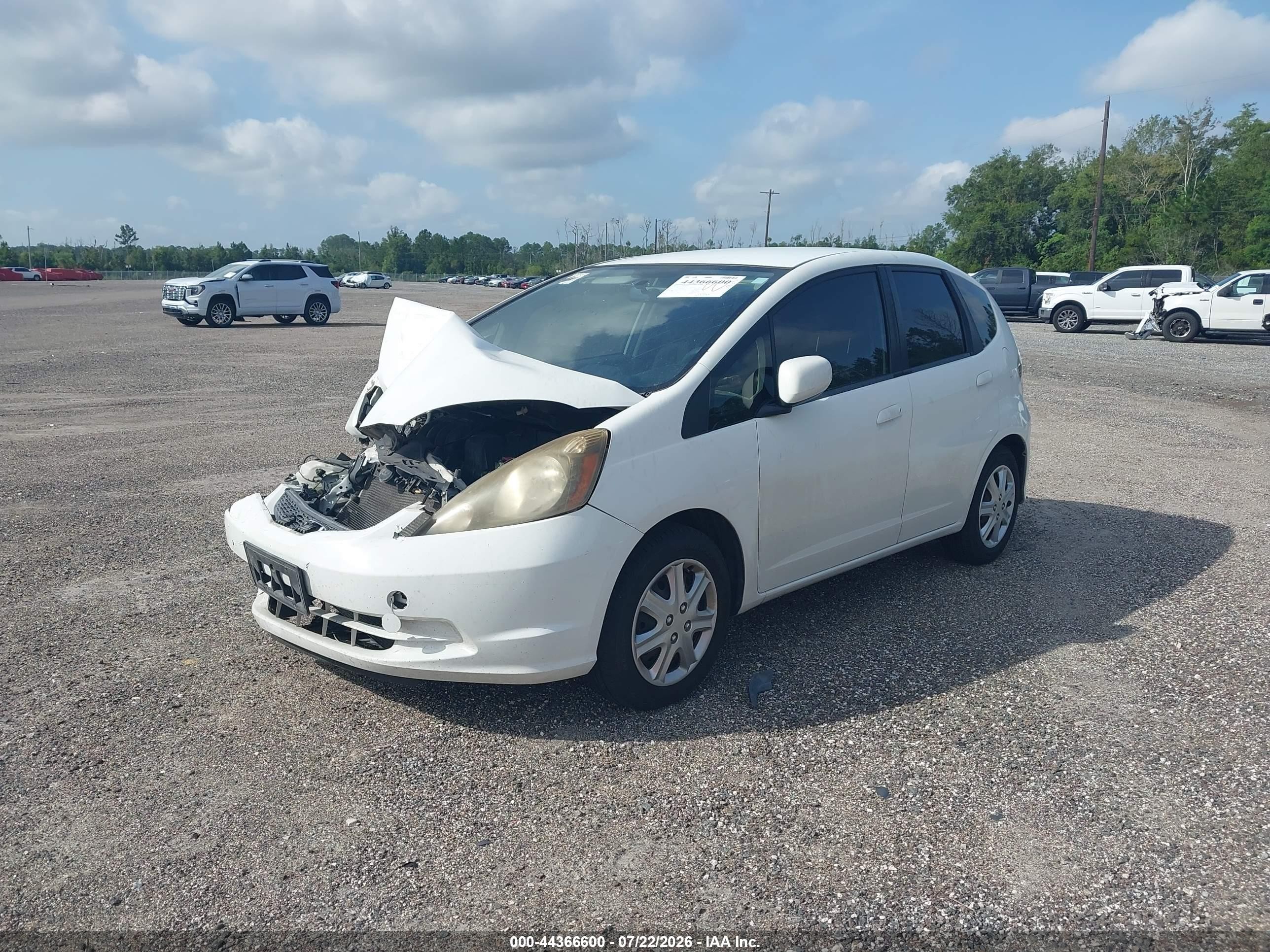 2013 Honda Fit   Белый vin: JHMGE8H39DC050654