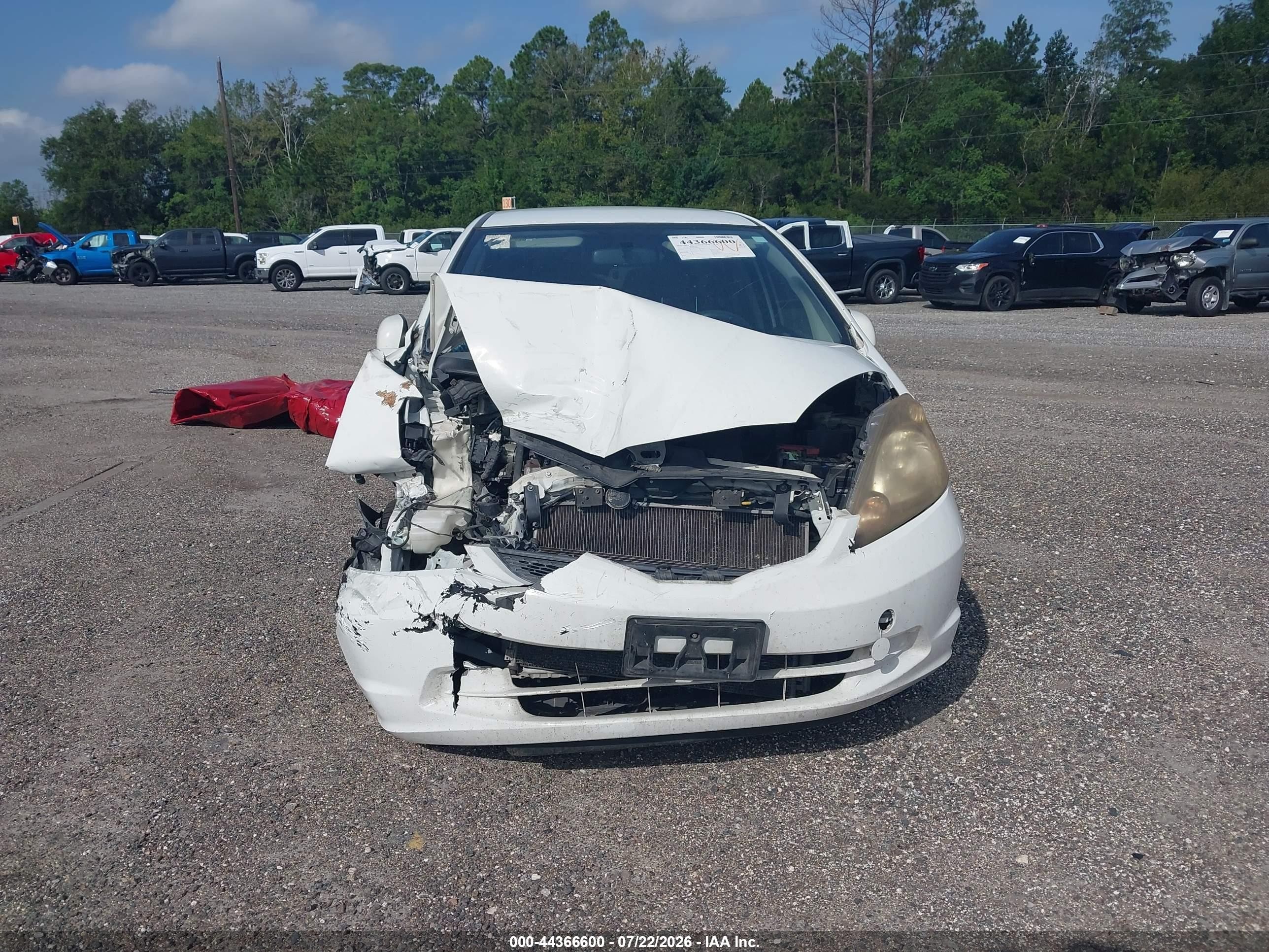 2013 Honda Fit   Белый vin: JHMGE8H39DC050654