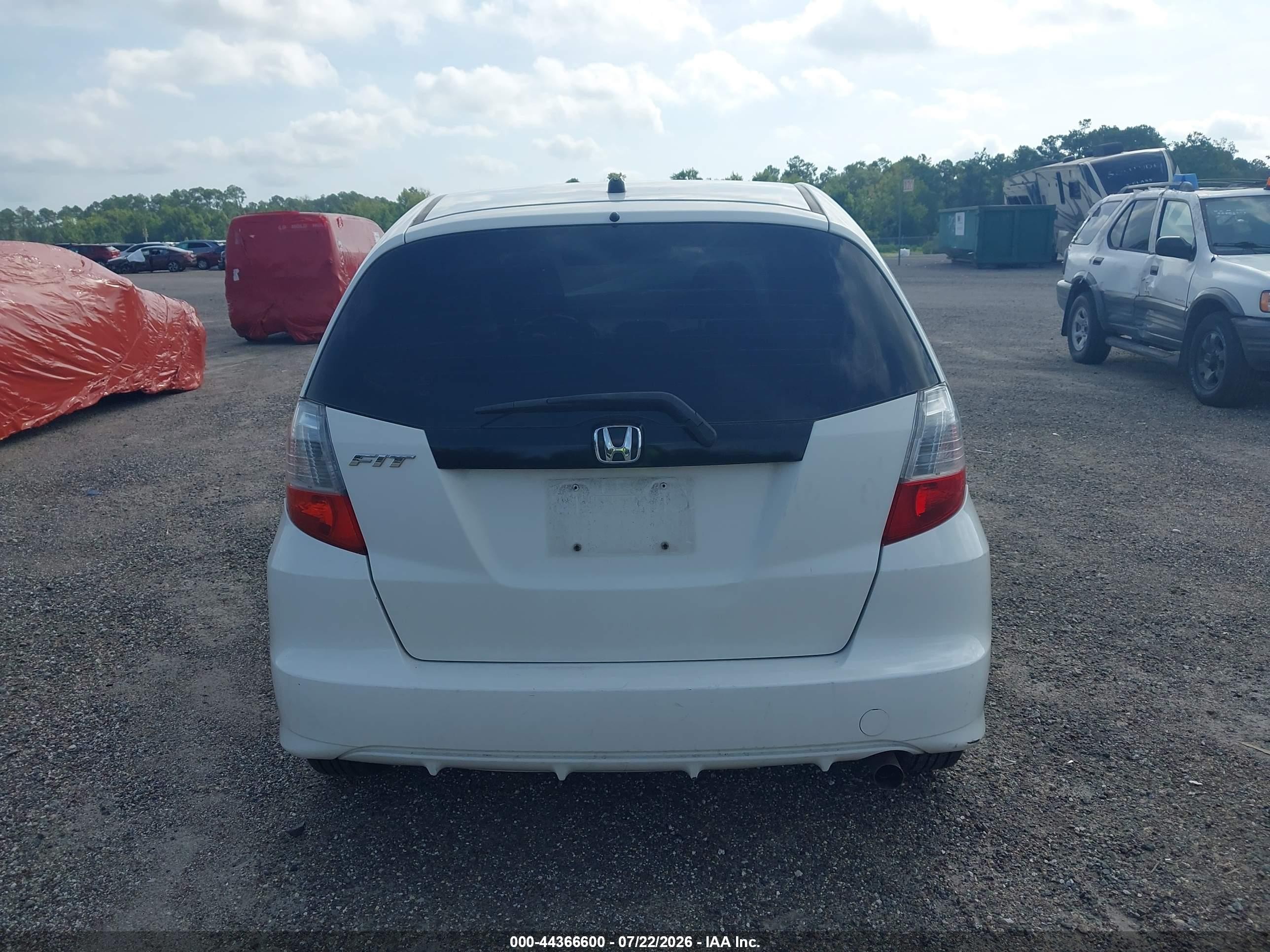 2013 Honda Fit   Белый vin: JHMGE8H39DC050654