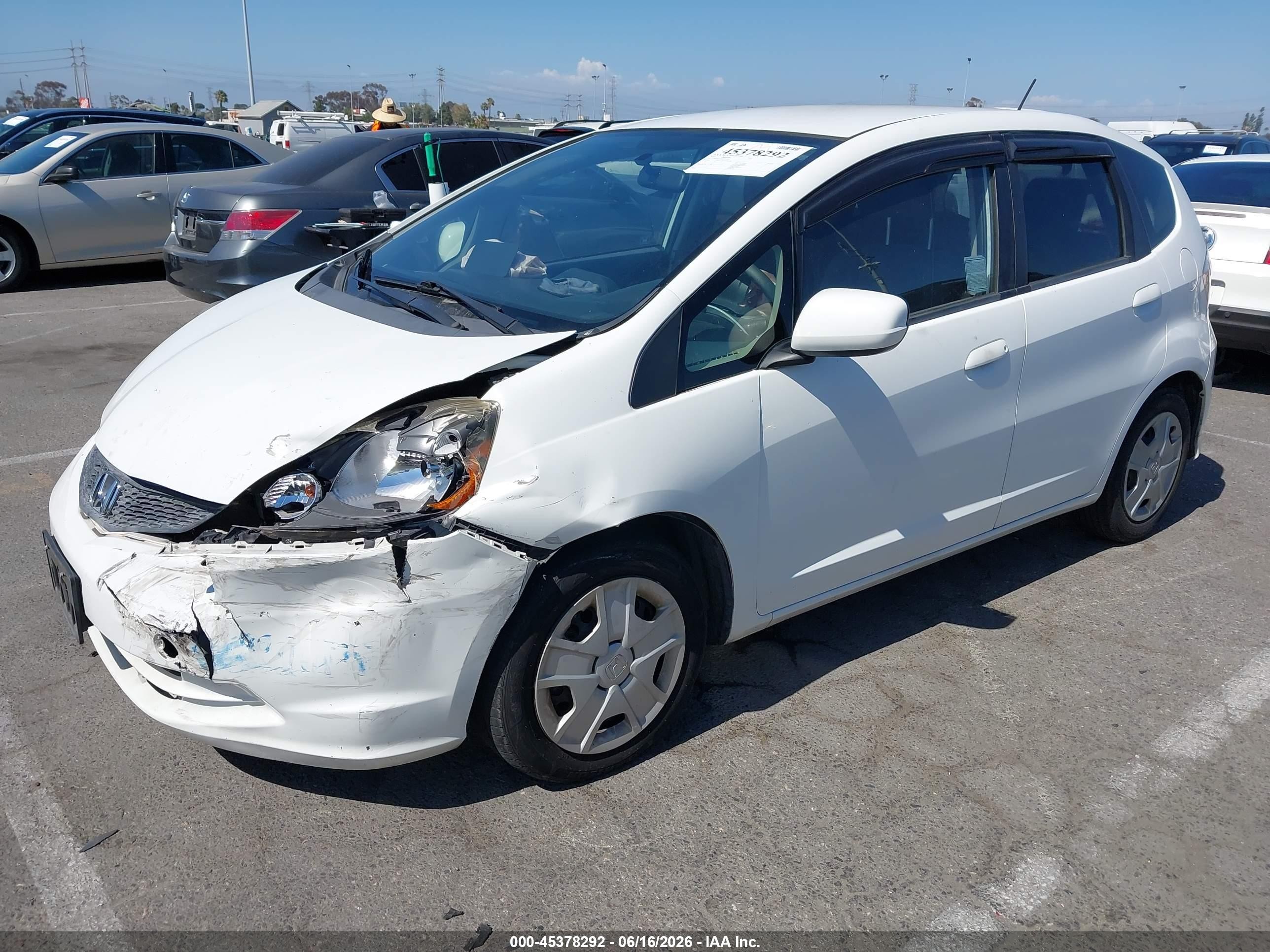 2013 Honda Fit   White vin: JHMGE8H39DC071505