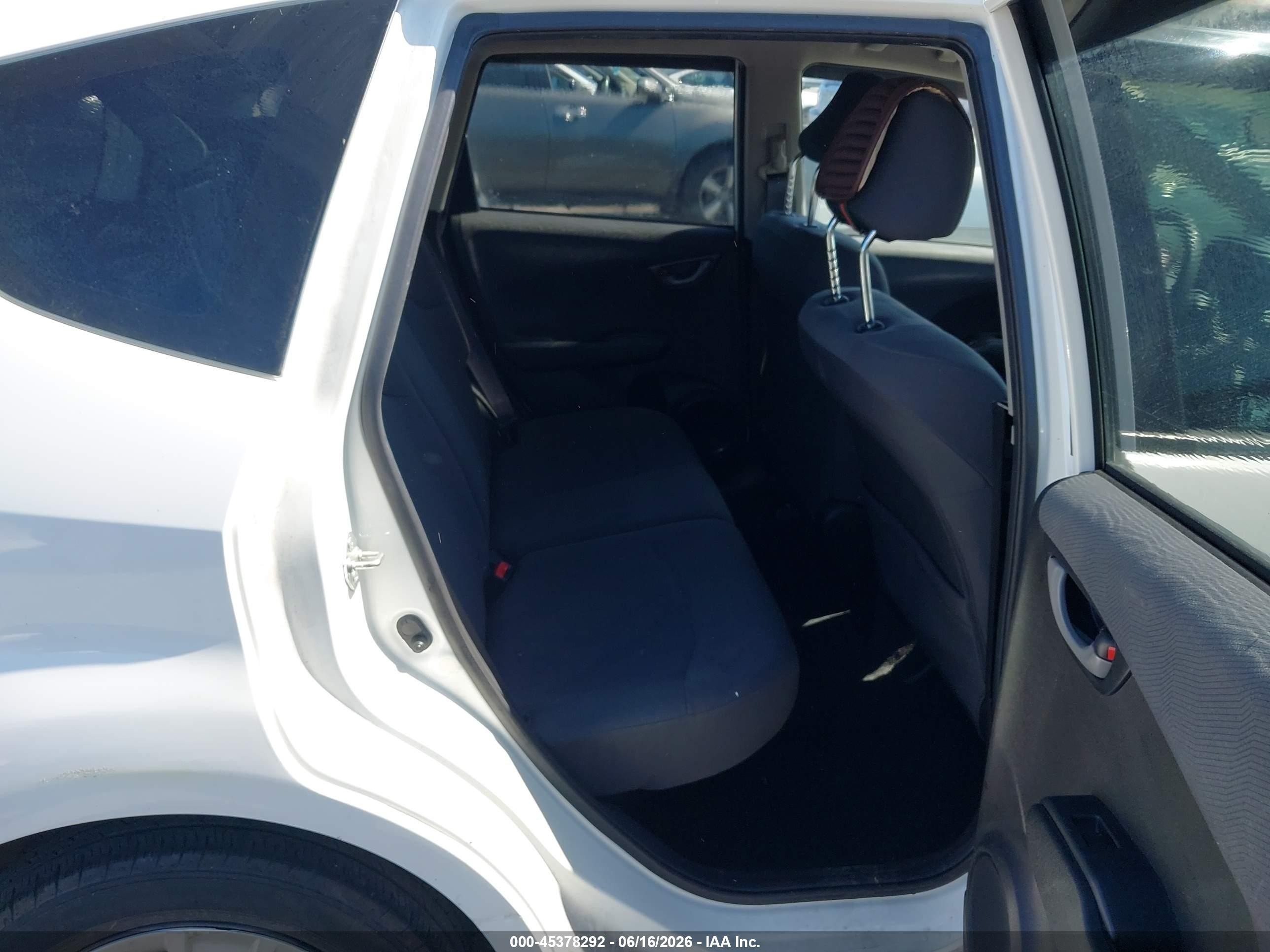 2013 Honda Fit   White vin: JHMGE8H39DC071505