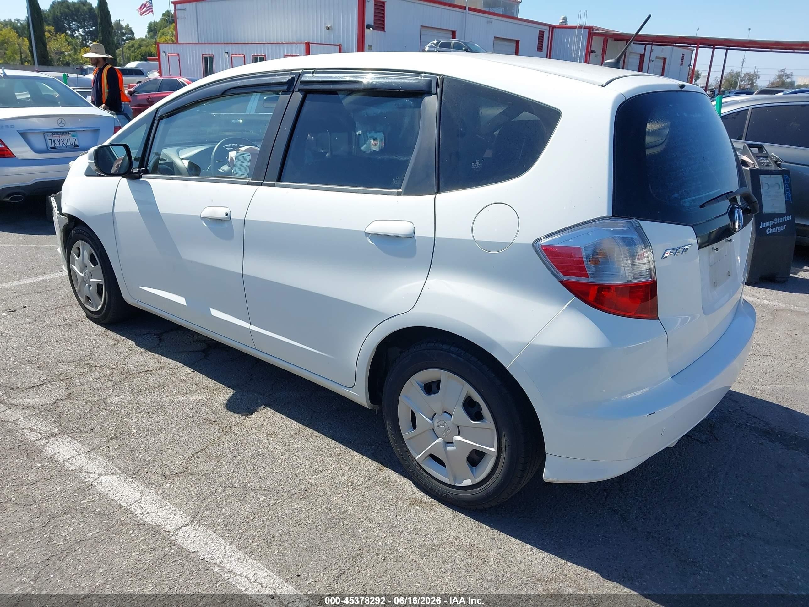 2013 Honda Fit   White vin: JHMGE8H39DC071505
