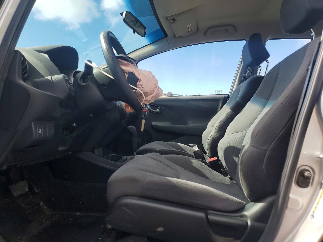 2013 Honda Fit Silver vin: JHMGE8H39DC072959
