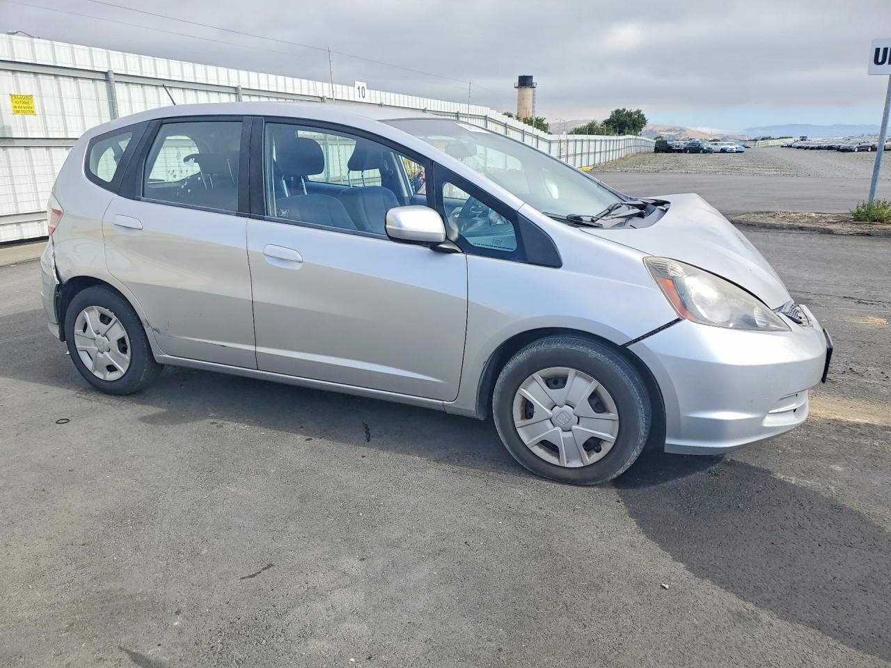 2013 Honda Fit Silver vin: JHMGE8H39DC072959