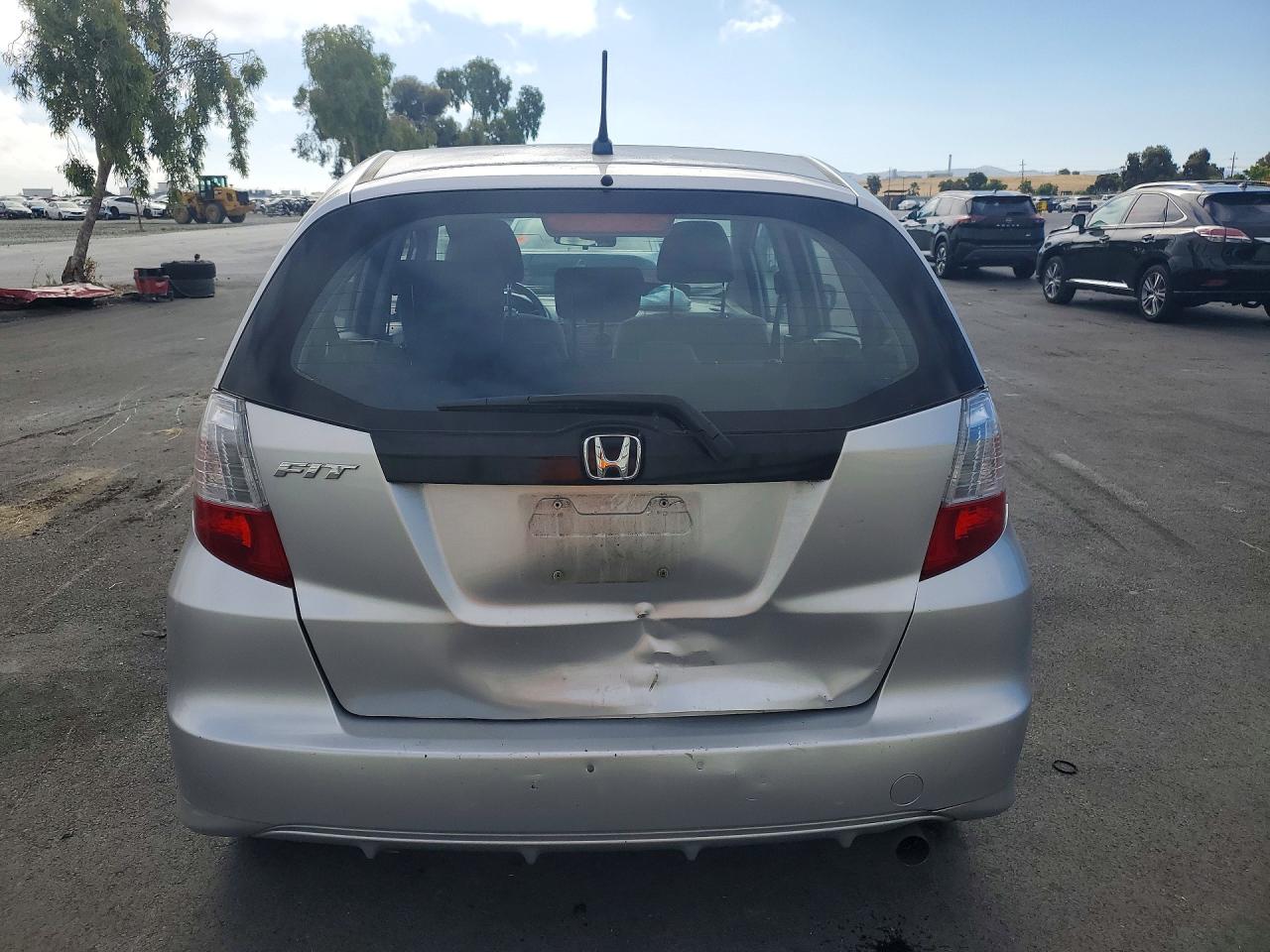 2013 Honda Fit Silver vin: JHMGE8H39DC072959