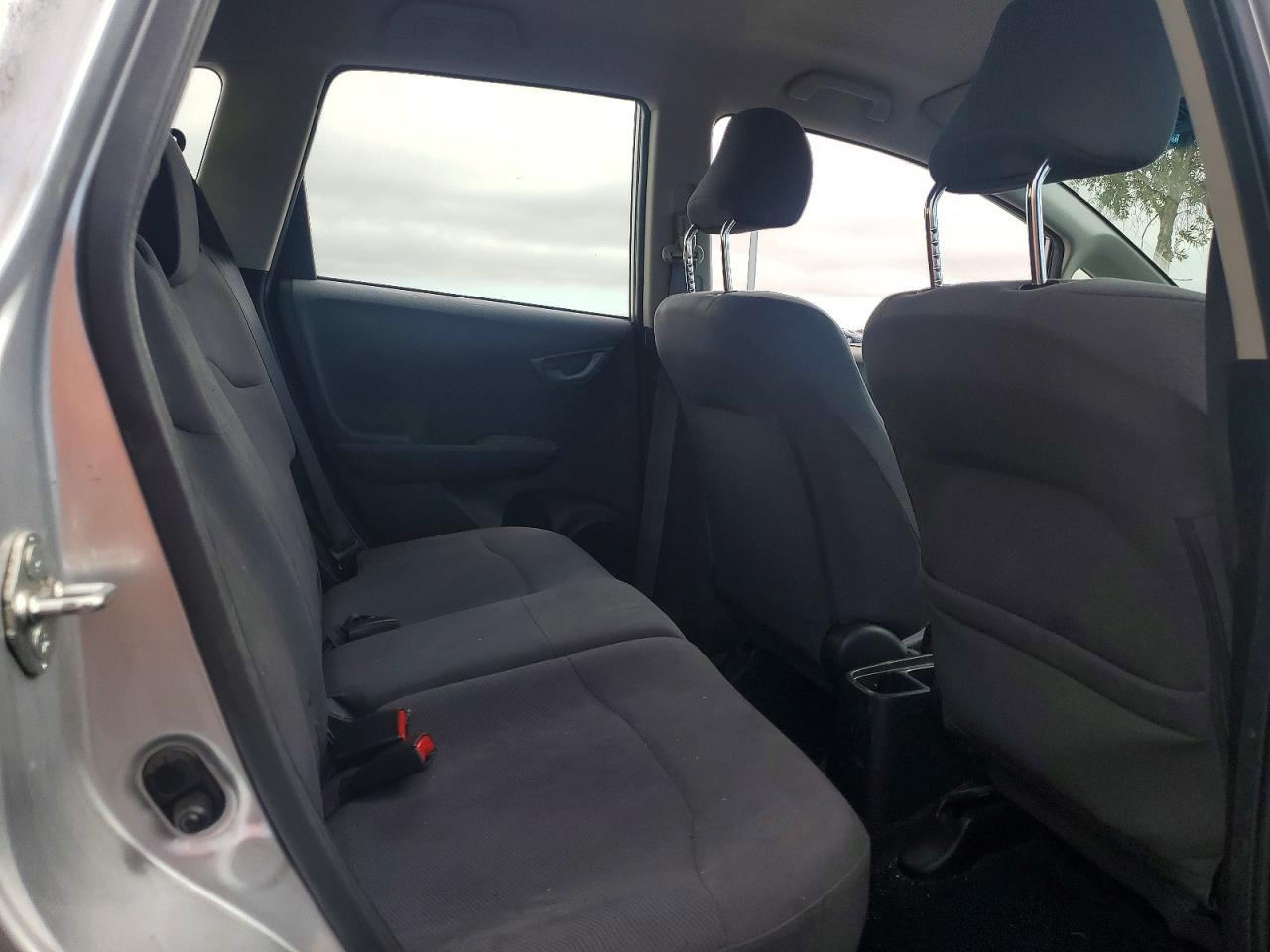 2013 Honda Fit Silver vin: JHMGE8H39DC072959