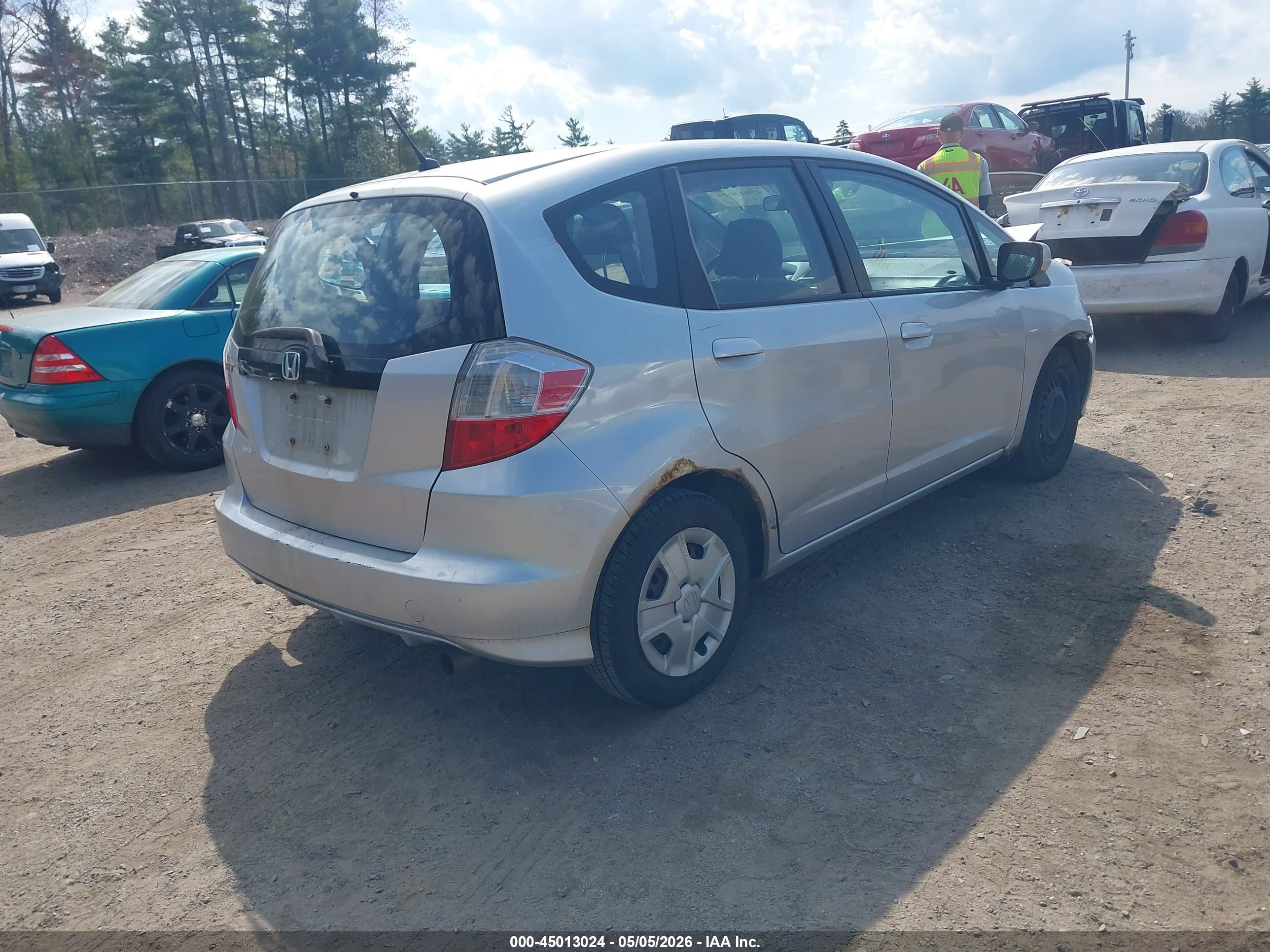2013 Honda Fit   Silver vin: JHMGE8H39DC074419