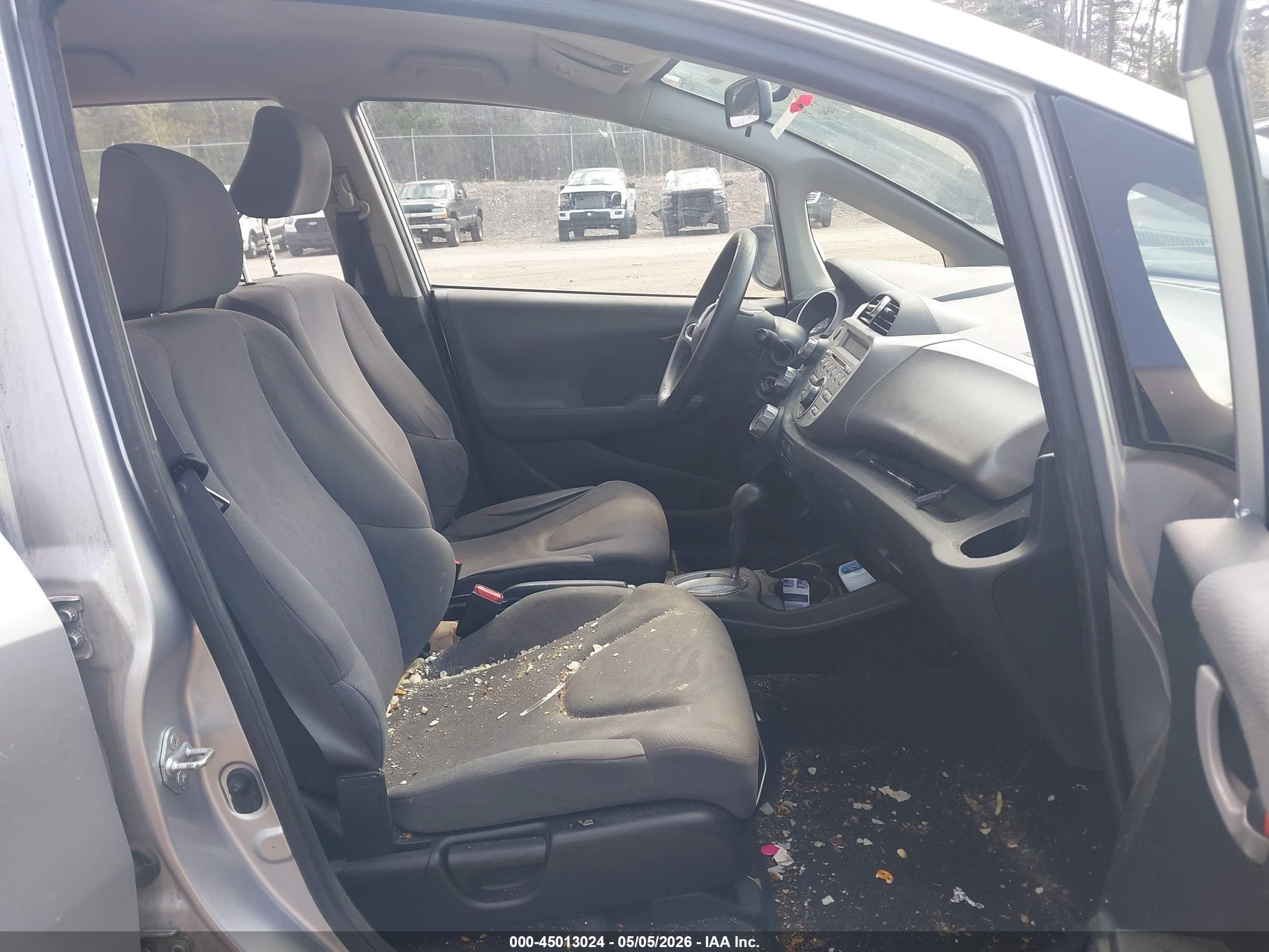 2013 Honda Fit   Silver vin: JHMGE8H39DC074419