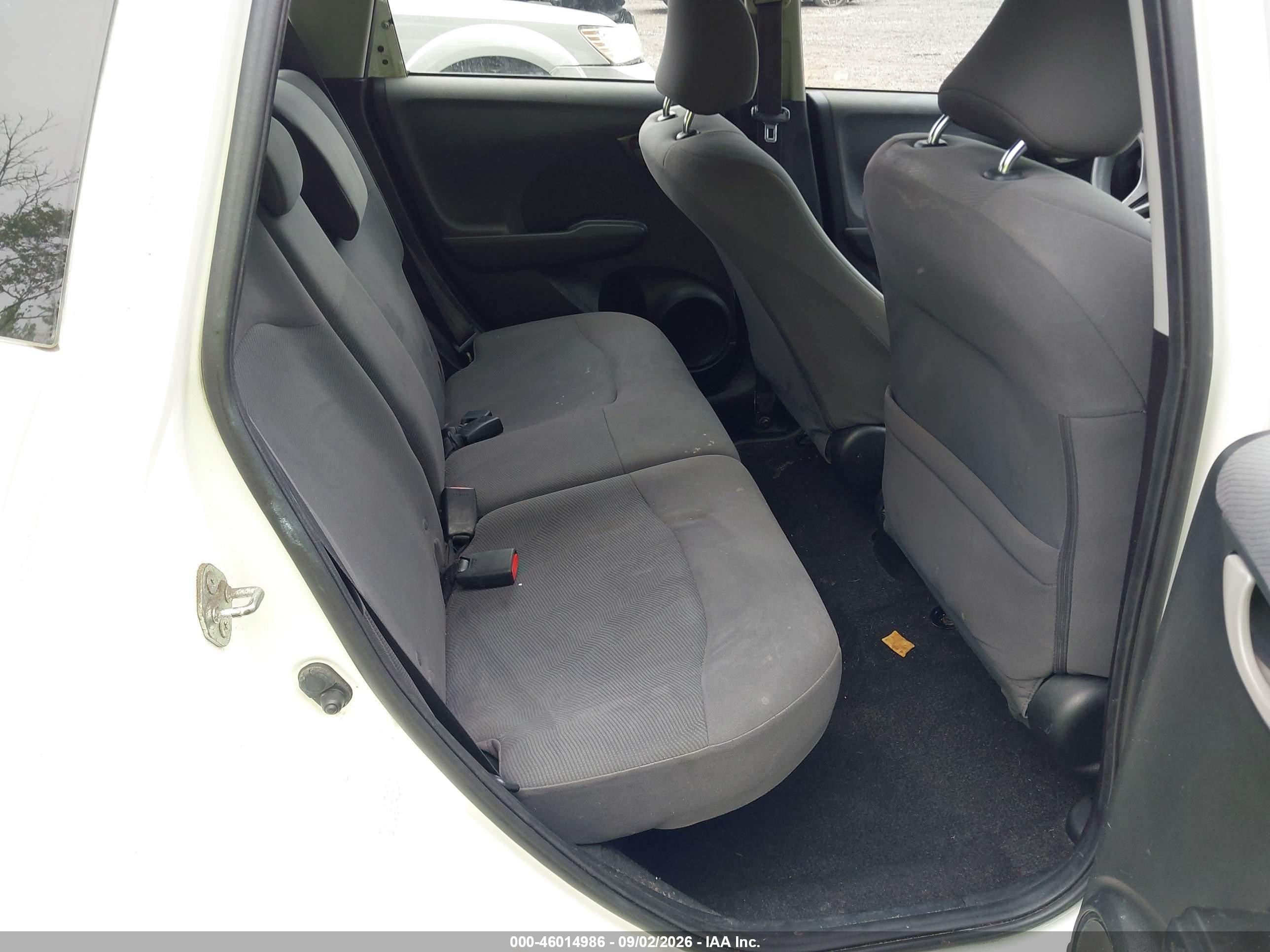 2011 Honda Fit   White vin: JHMGE8H3XBC022827
