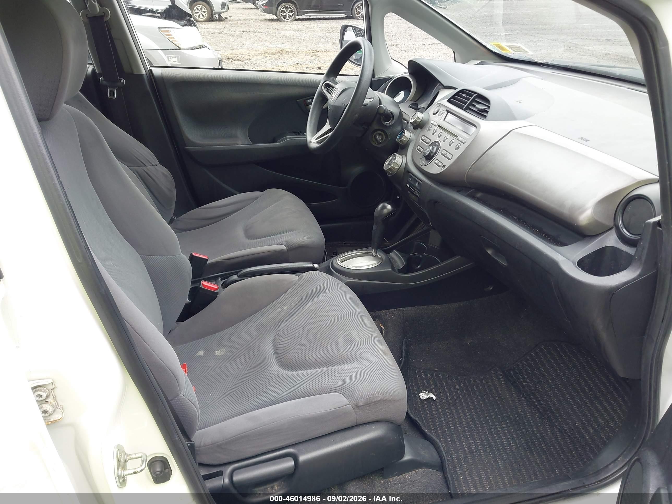 2011 Honda Fit   White vin: JHMGE8H3XBC022827