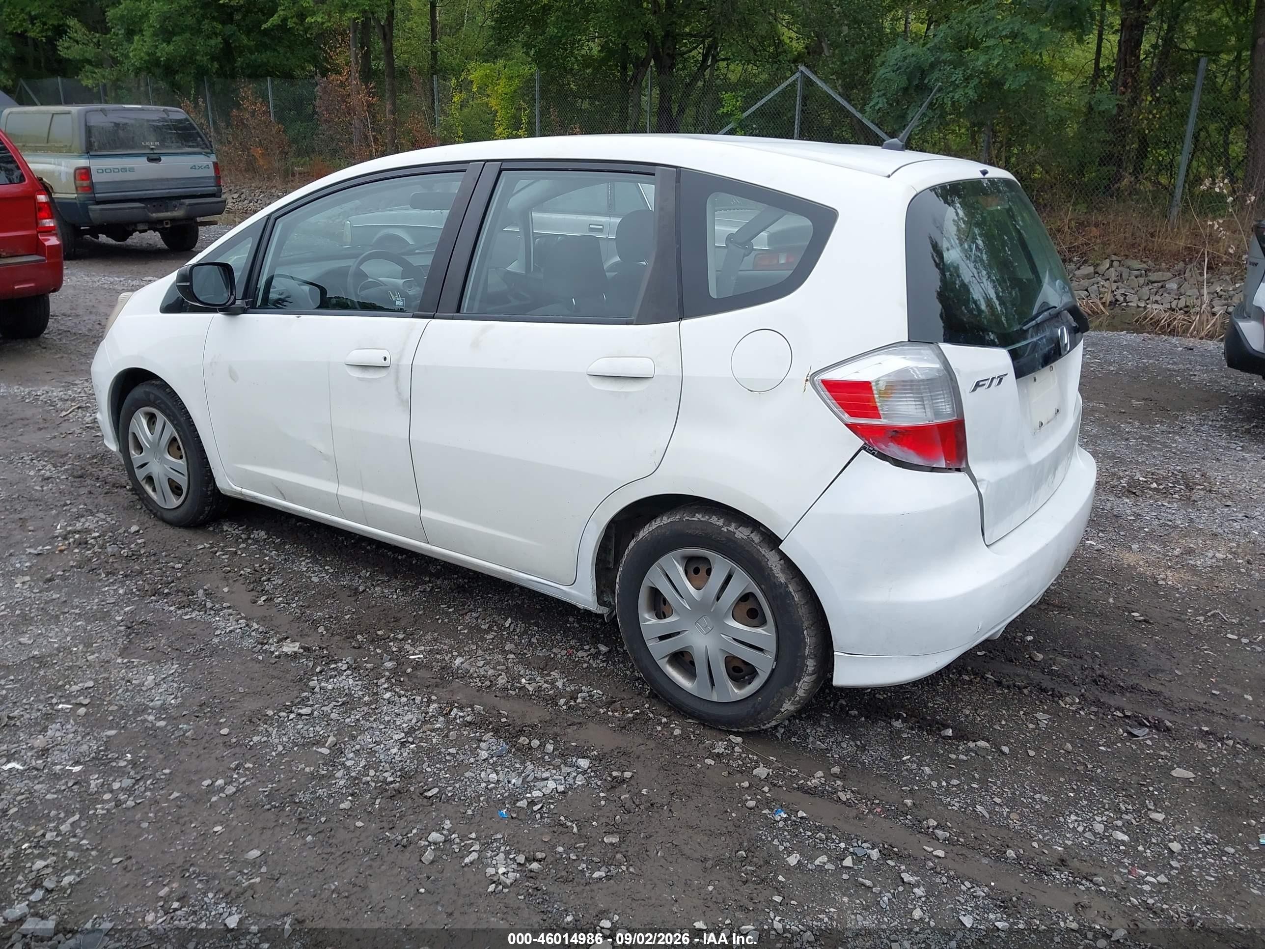 2011 Honda Fit   White vin: JHMGE8H3XBC022827