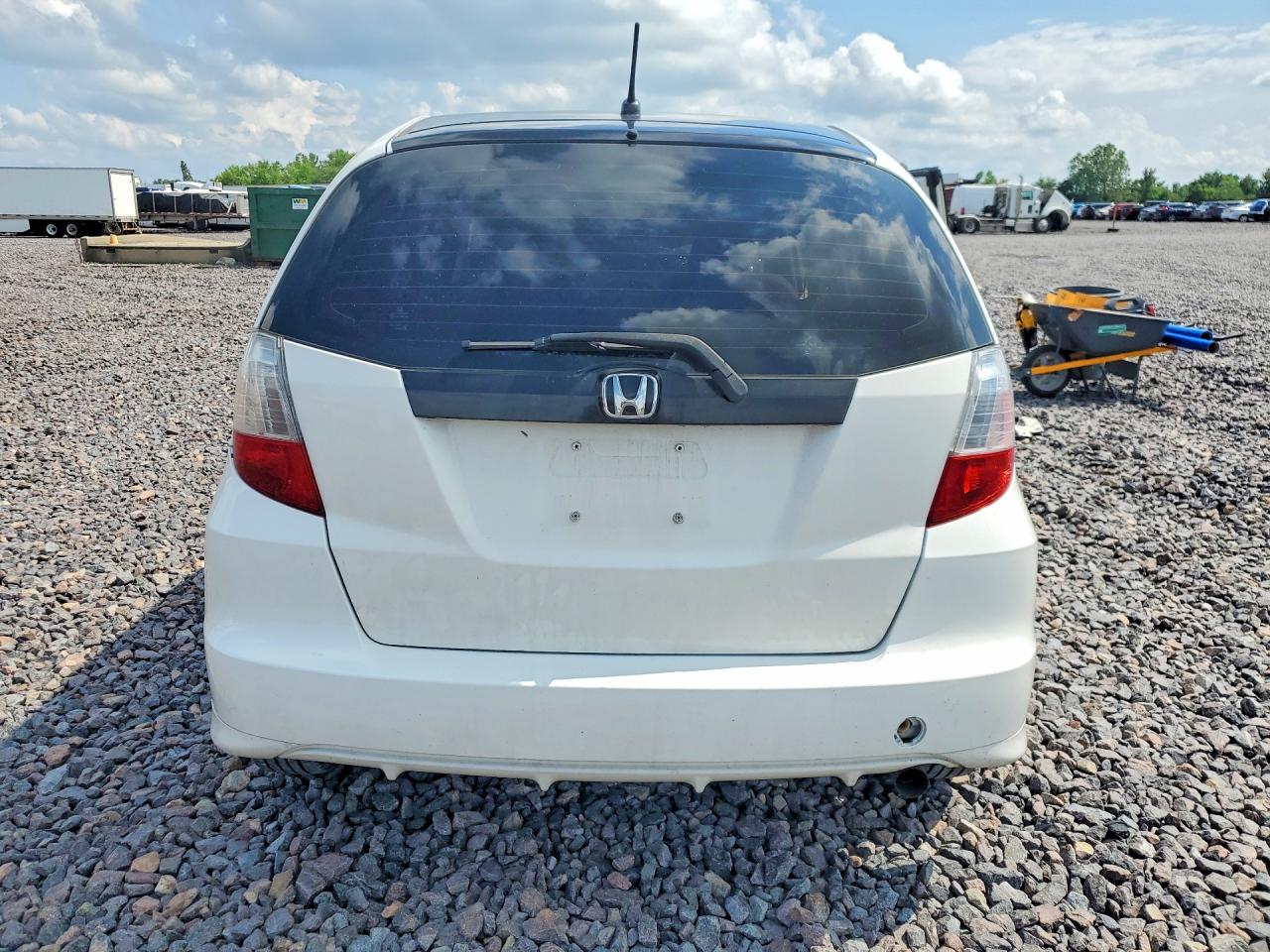 2012 Honda Fit White vin: JHMGE8H3XCC033957