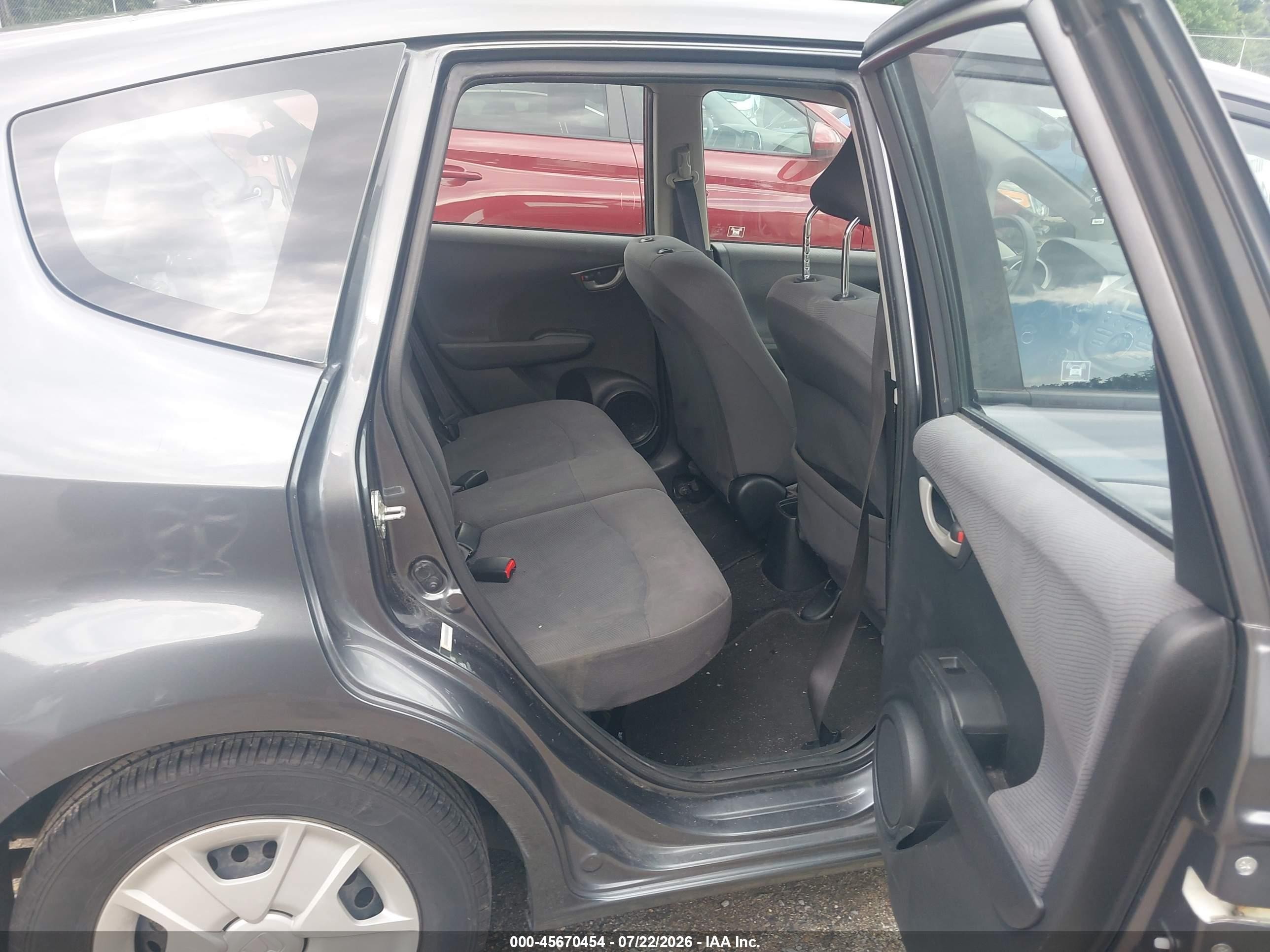 2013 Honda Fit Серый vin: JHMGE8H3XDC006873