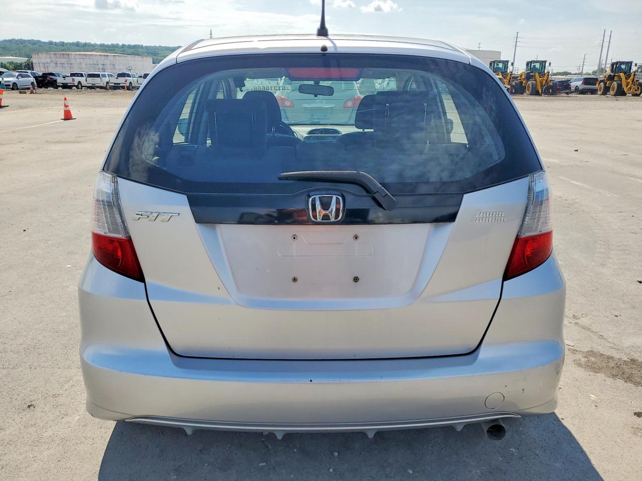 2013 Honda Fit Silver vin: JHMGE8H3XDC044927