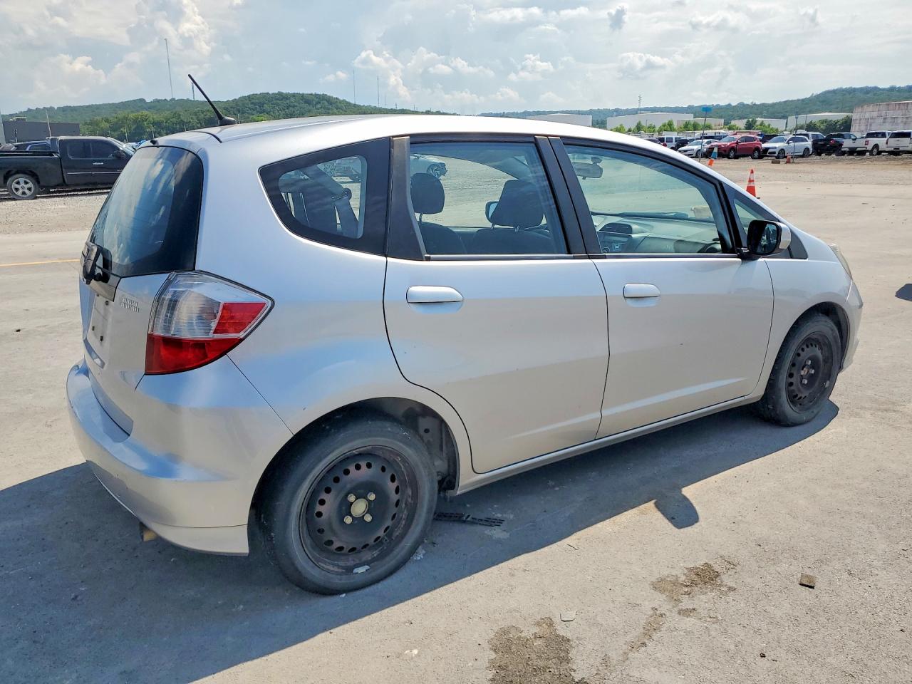 2013 Honda Fit Silver vin: JHMGE8H3XDC044927