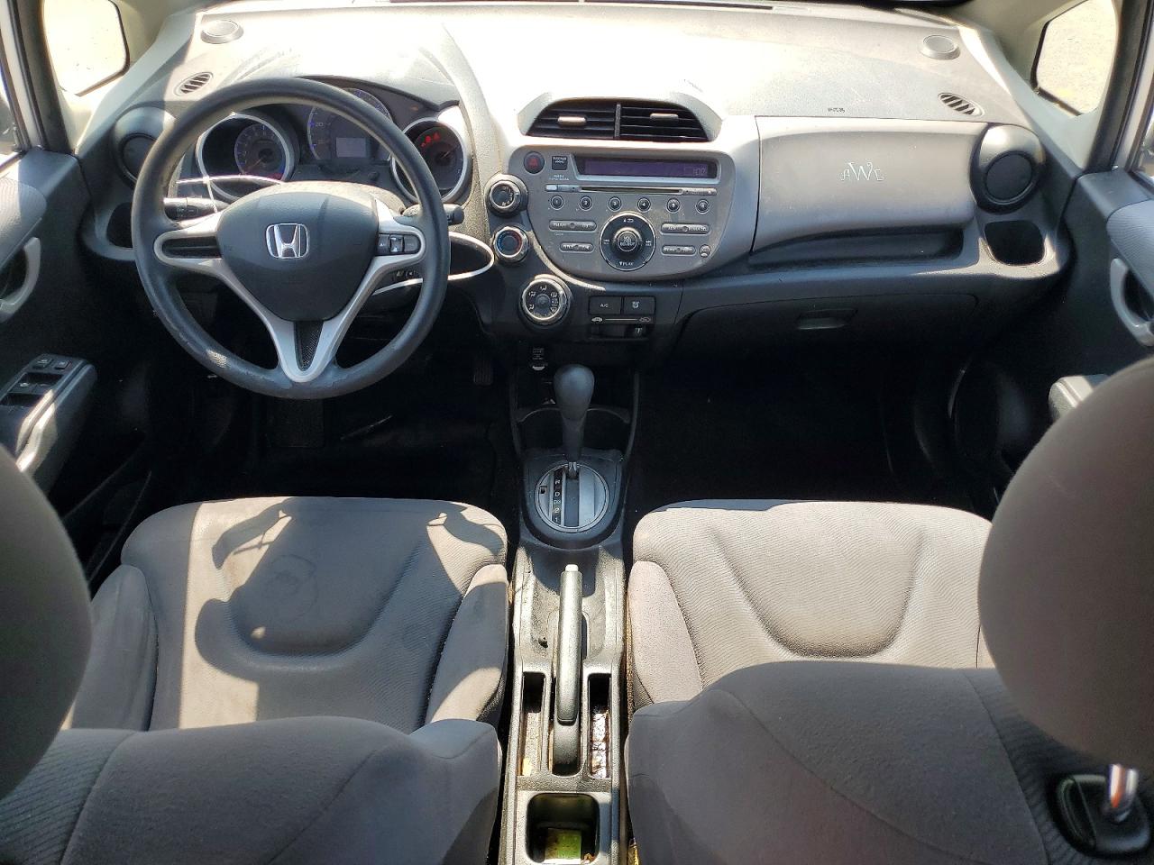 2013 Honda Fit Silver vin: JHMGE8H3XDC044927