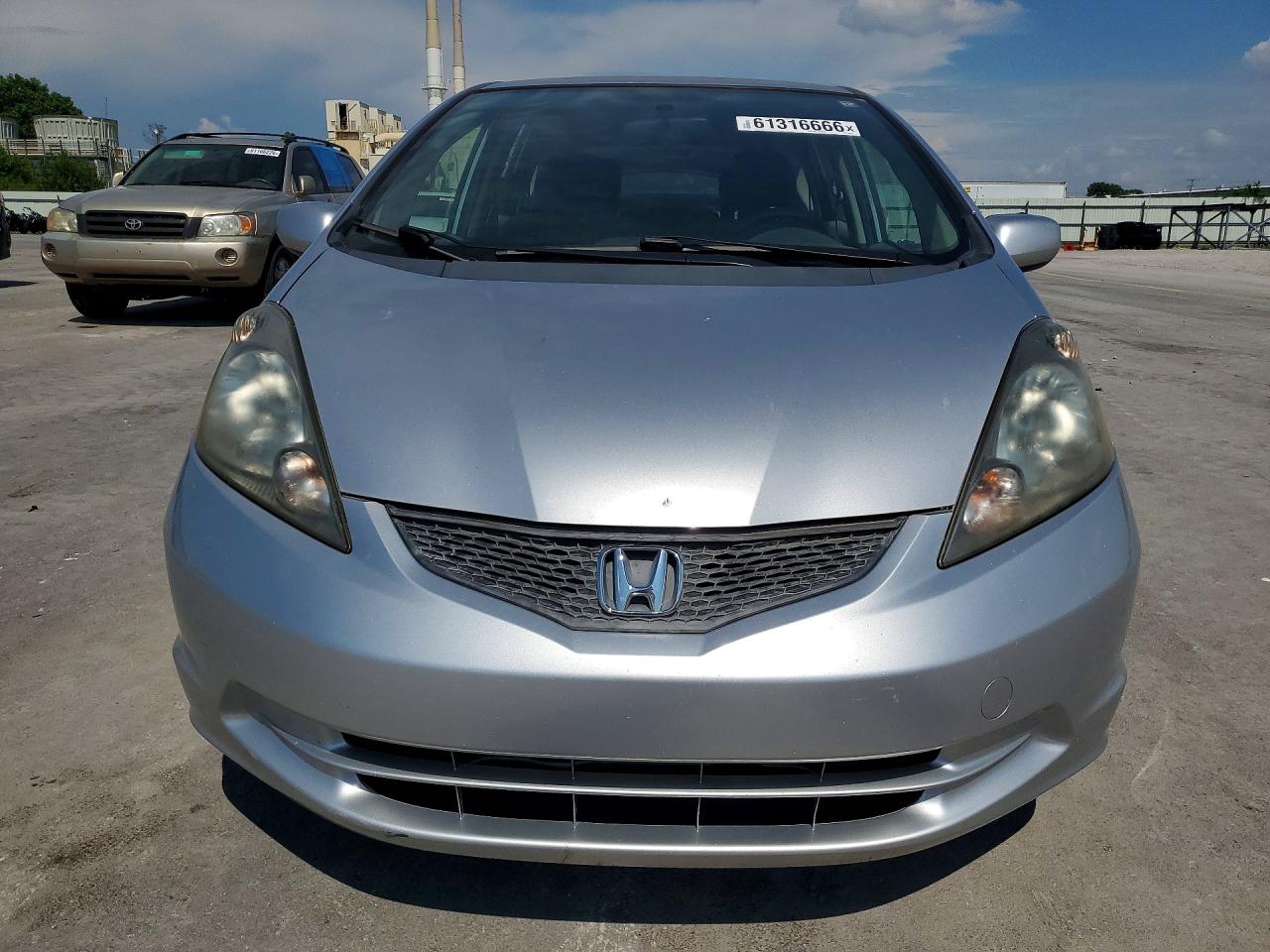 2013 Honda Fit Silver vin: JHMGE8H3XDC044927
