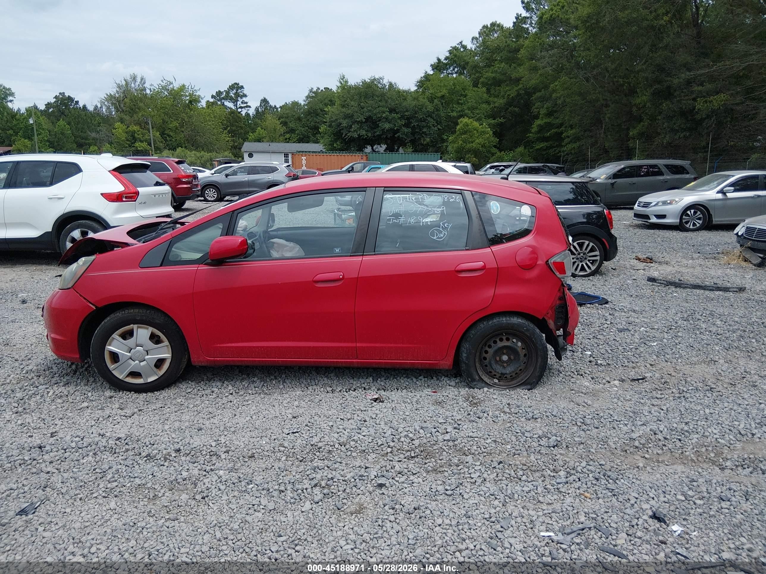 2013 Honda Fit Red vin: JHMGE8H3XDC077569