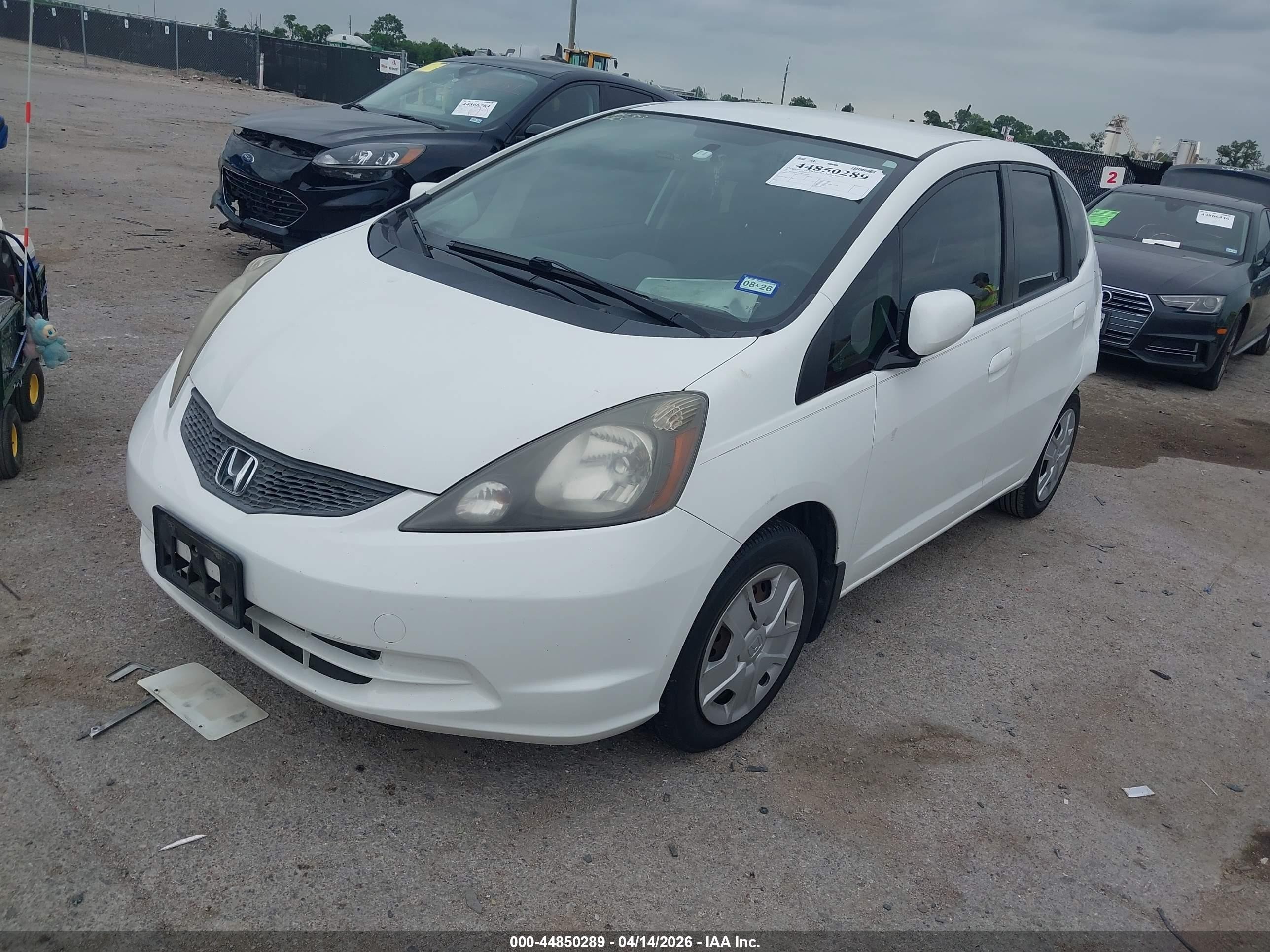 2013 Honda Fit   White vin: JHMGE8H3XDC080469
