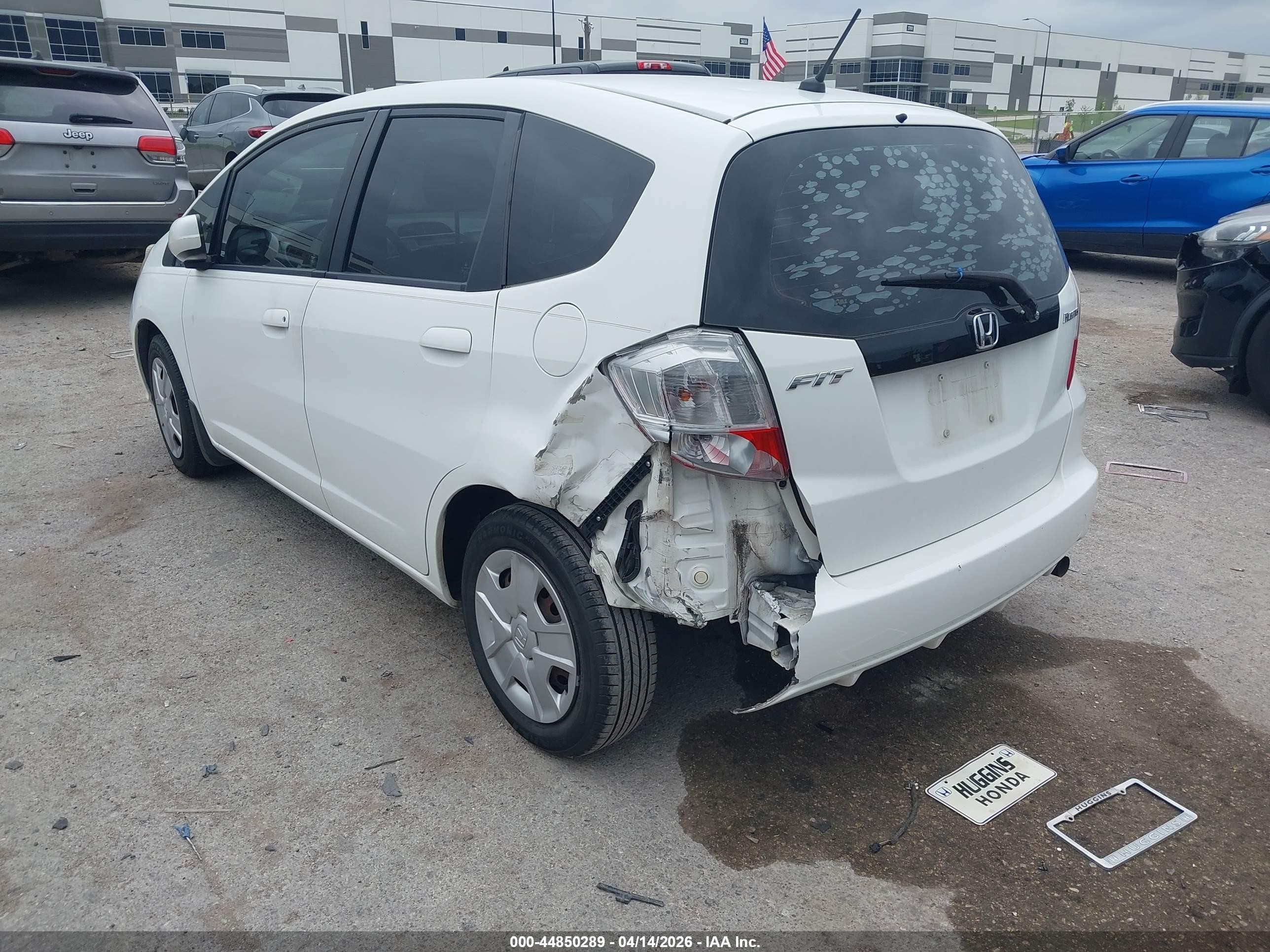 2013 Honda Fit   White vin: JHMGE8H3XDC080469