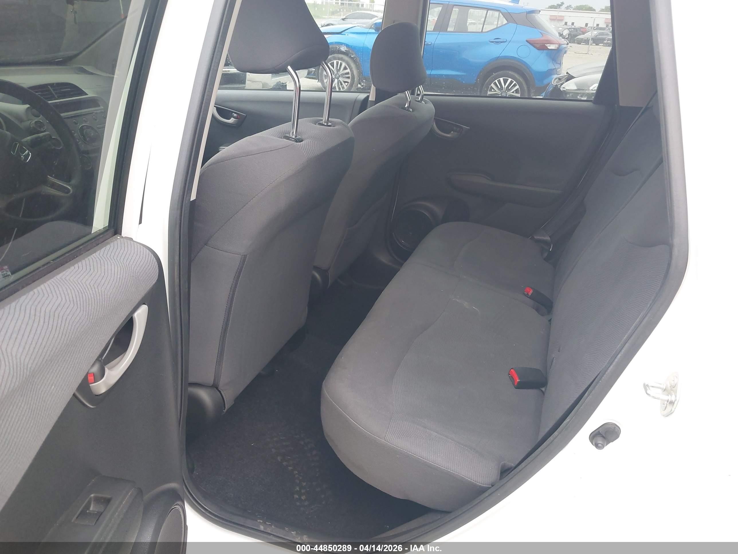 2013 Honda Fit   White vin: JHMGE8H3XDC080469