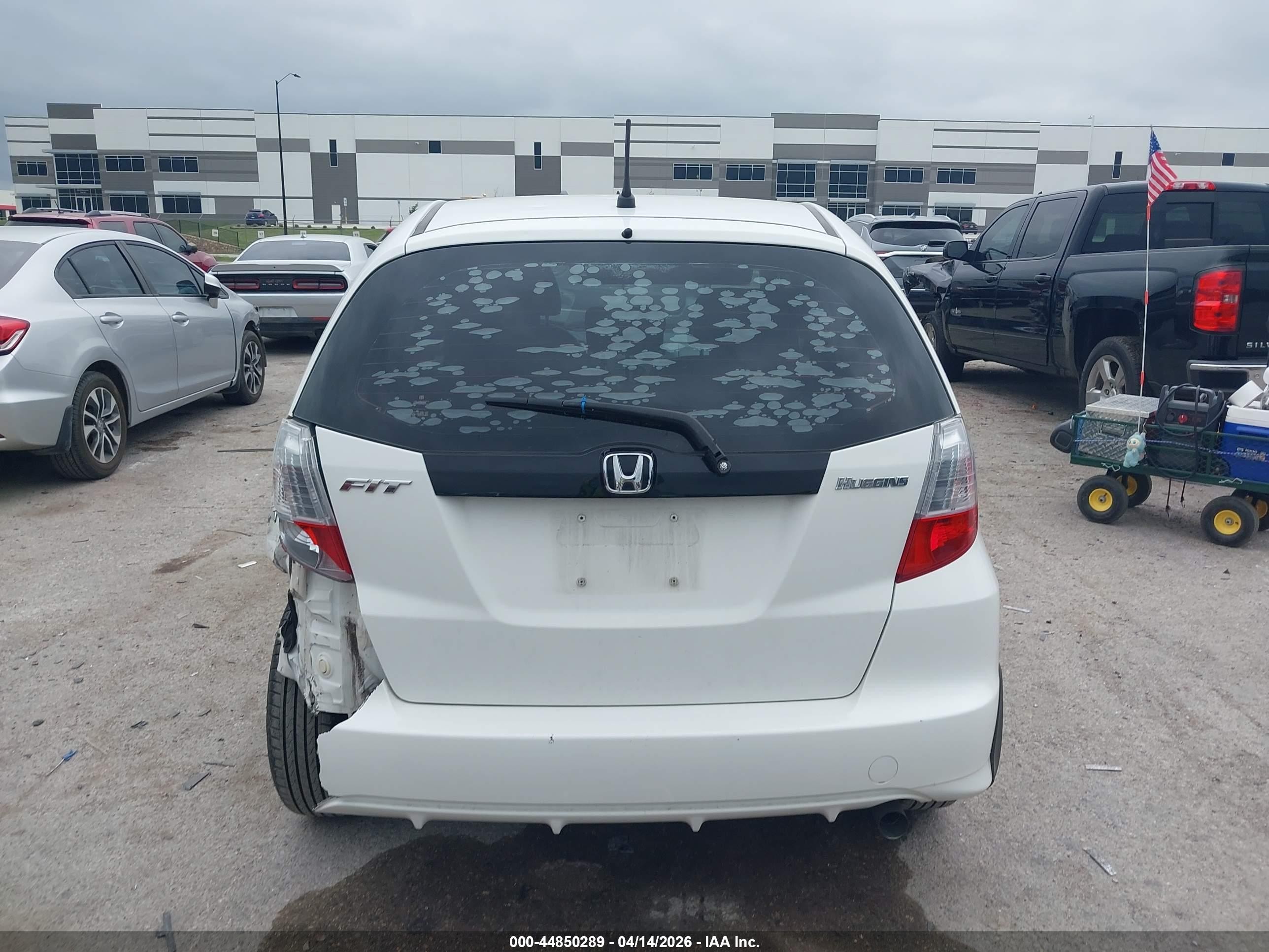 2013 Honda Fit   White vin: JHMGE8H3XDC080469