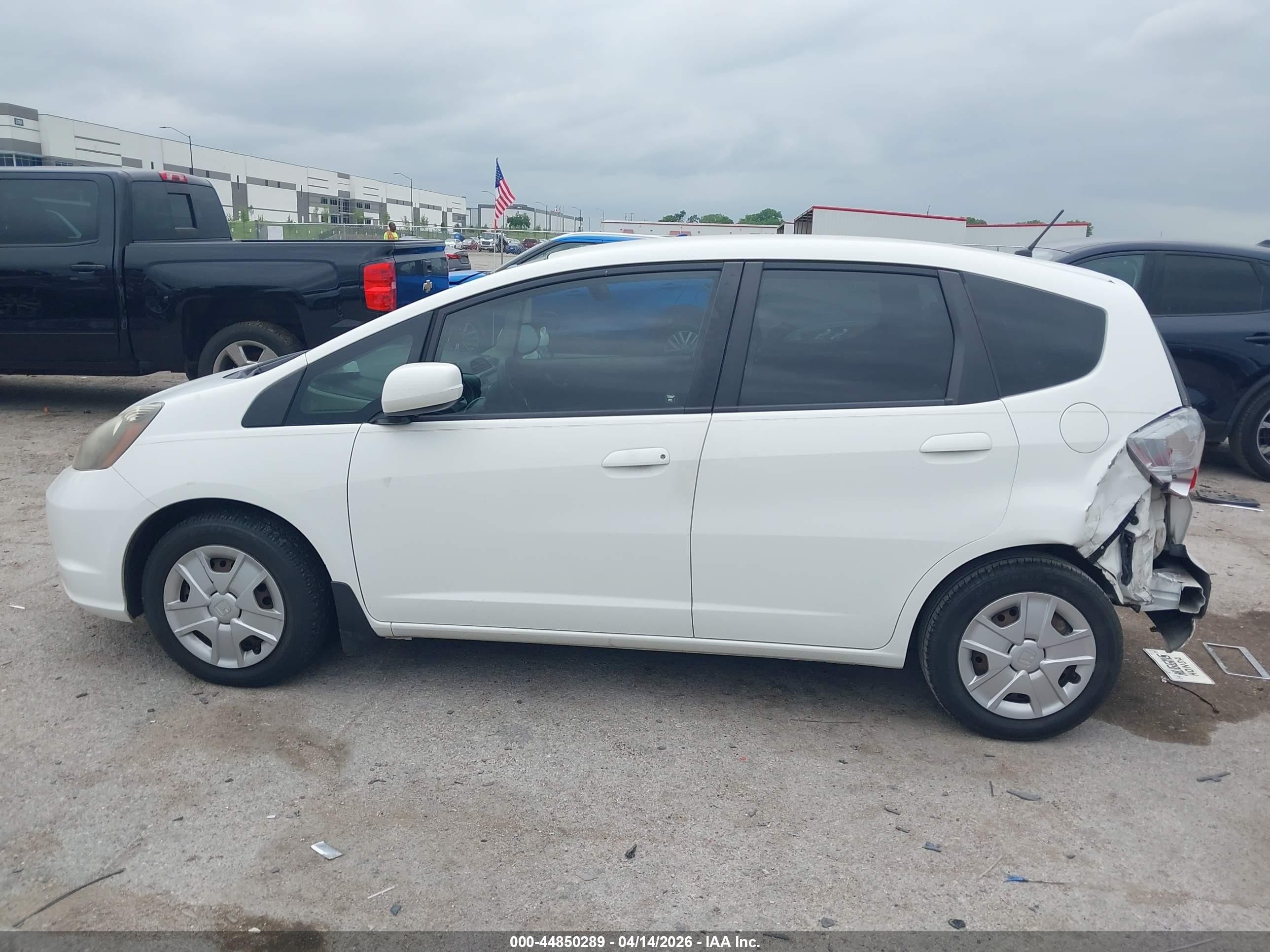 2013 Honda Fit   White vin: JHMGE8H3XDC080469