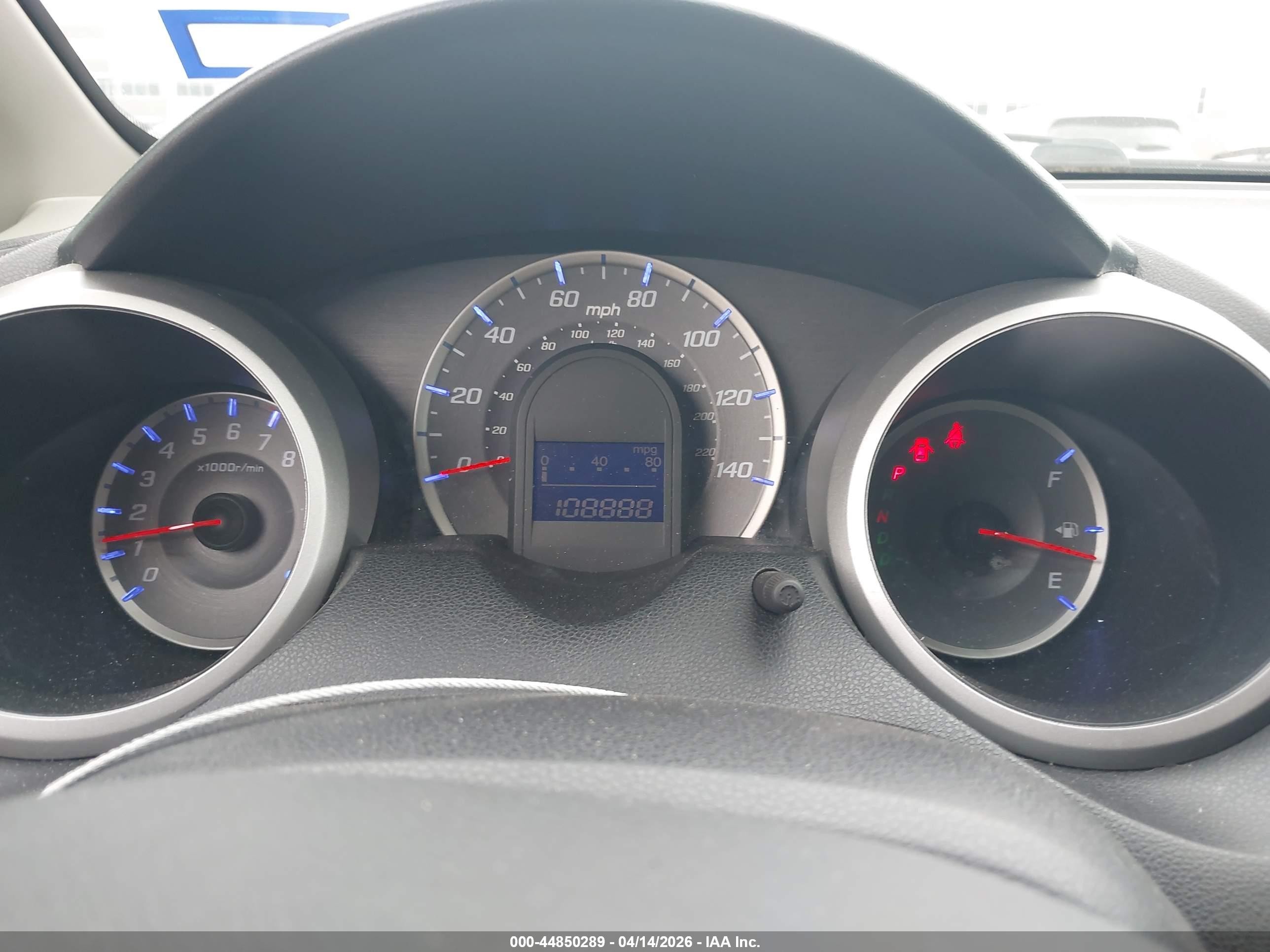 2013 Honda Fit   White vin: JHMGE8H3XDC080469
