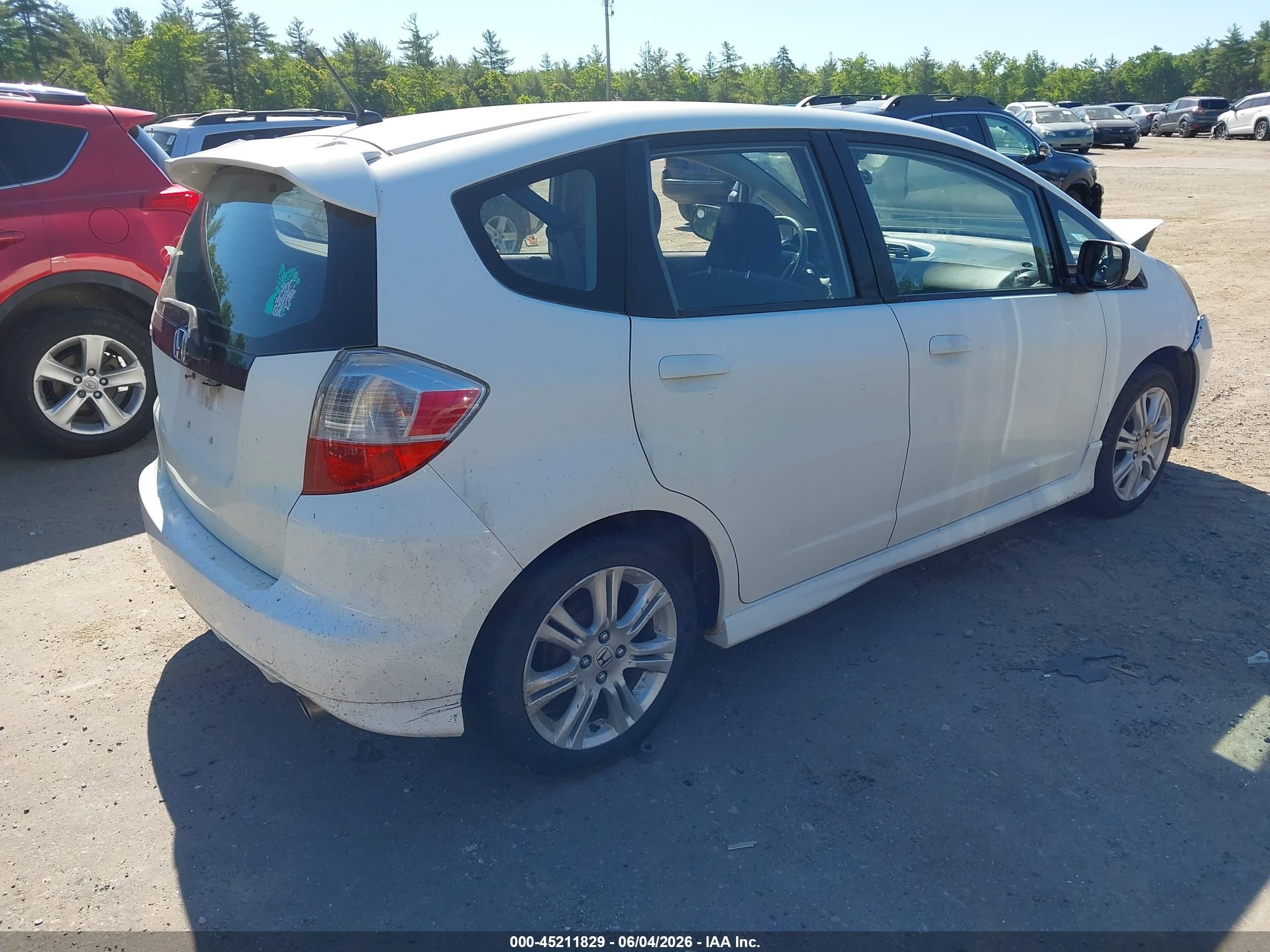 2010 Honda Fit Sport White vin: JHMGE8H40AC005946