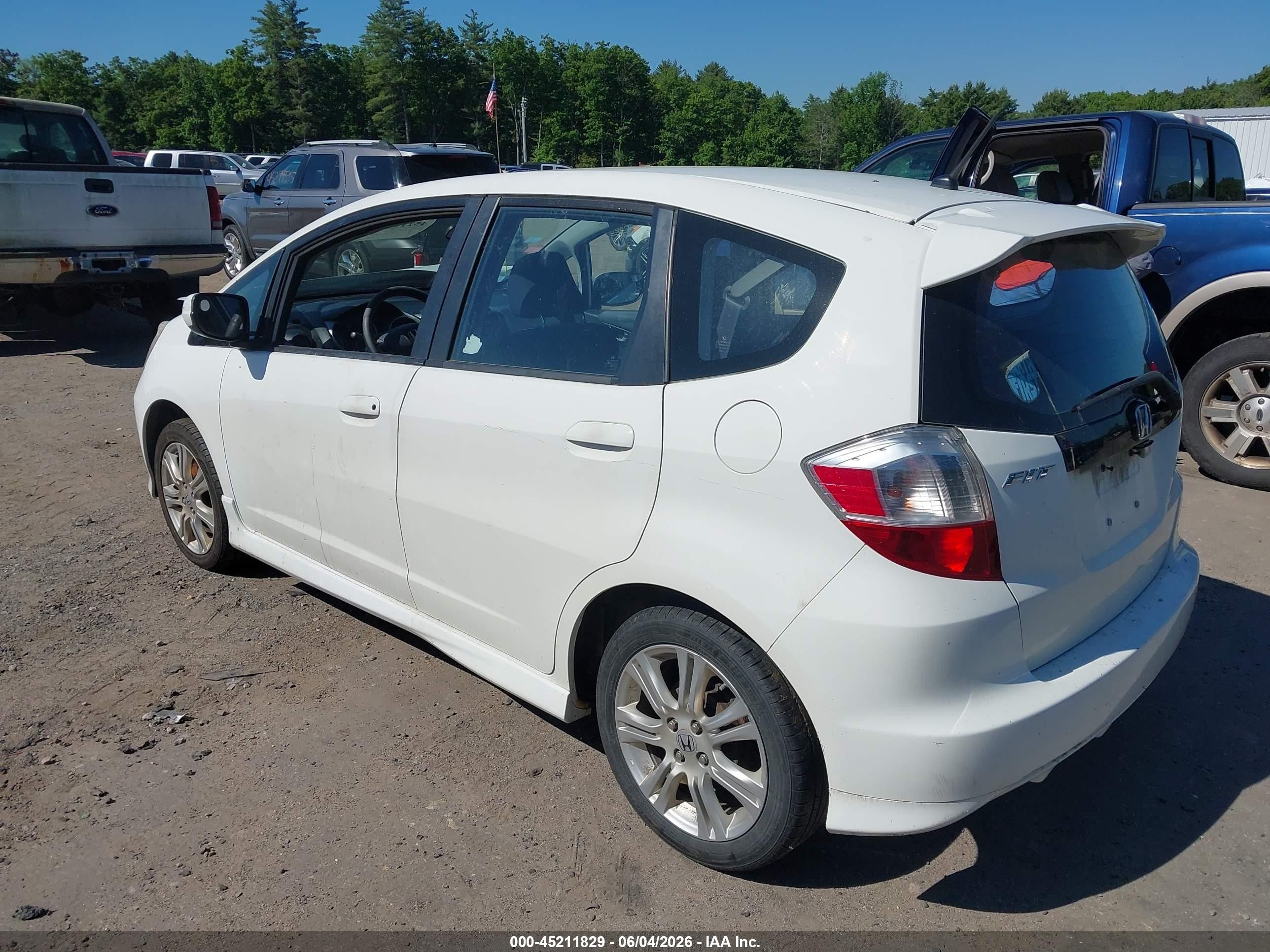 2010 Honda Fit Sport White vin: JHMGE8H40AC005946