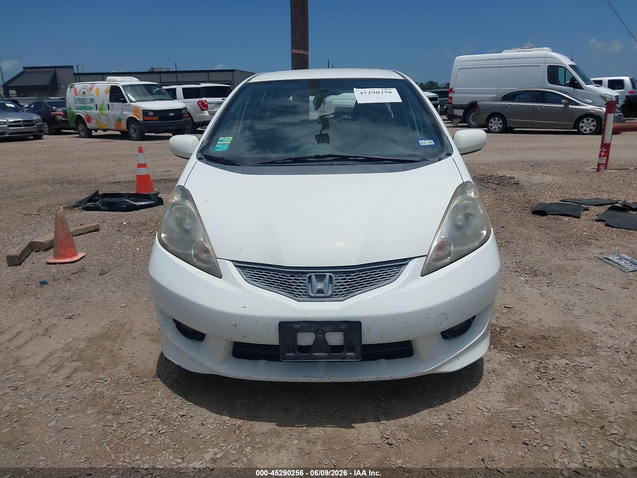 2010 Honda Fit Sport White vin: JHMGE8H40AC030202