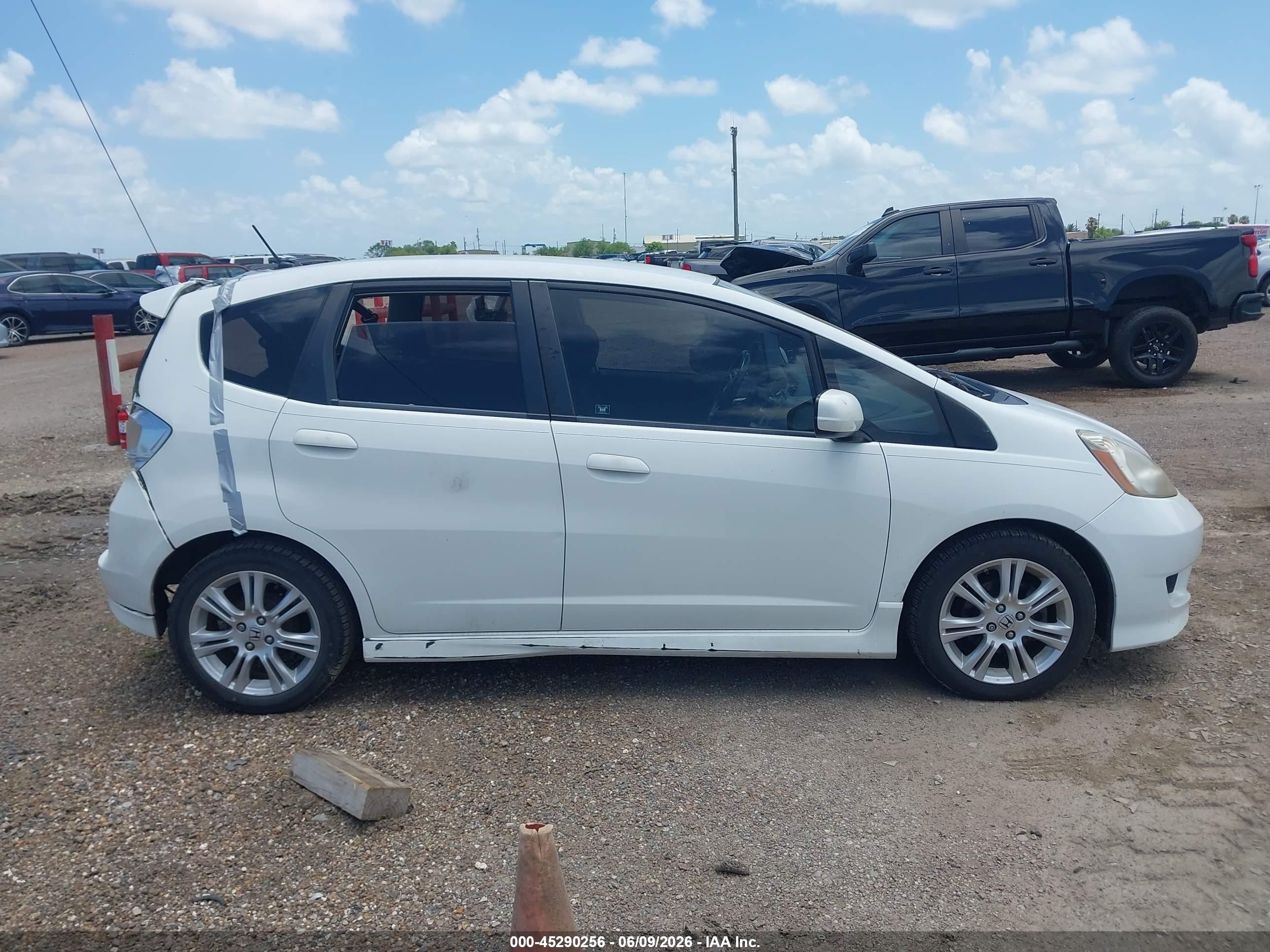 2010 Honda Fit Sport White vin: JHMGE8H40AC030202