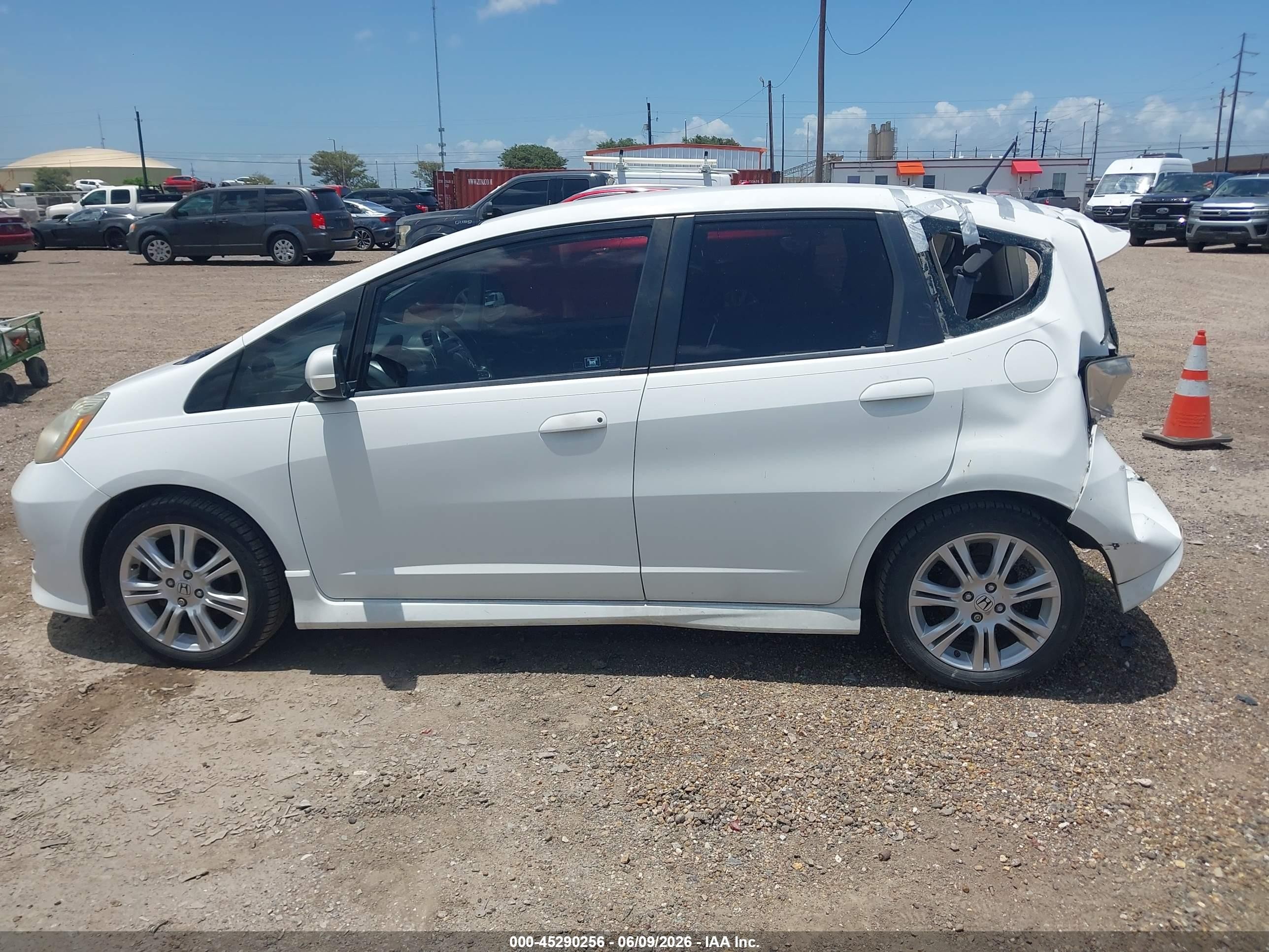 2010 Honda Fit Sport White vin: JHMGE8H40AC030202