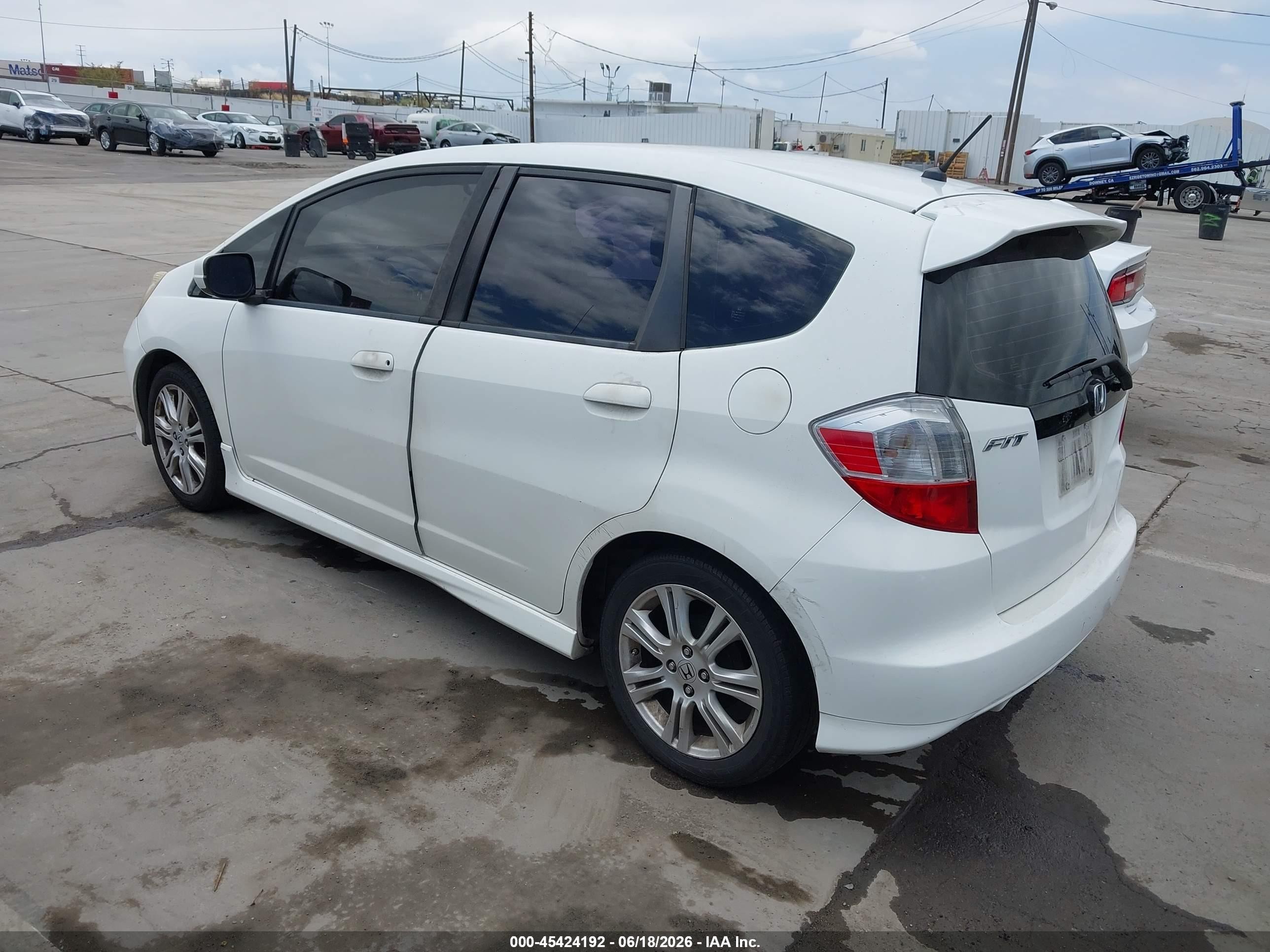 2010 Honda Fit Sport White vin: JHMGE8H41AC027714