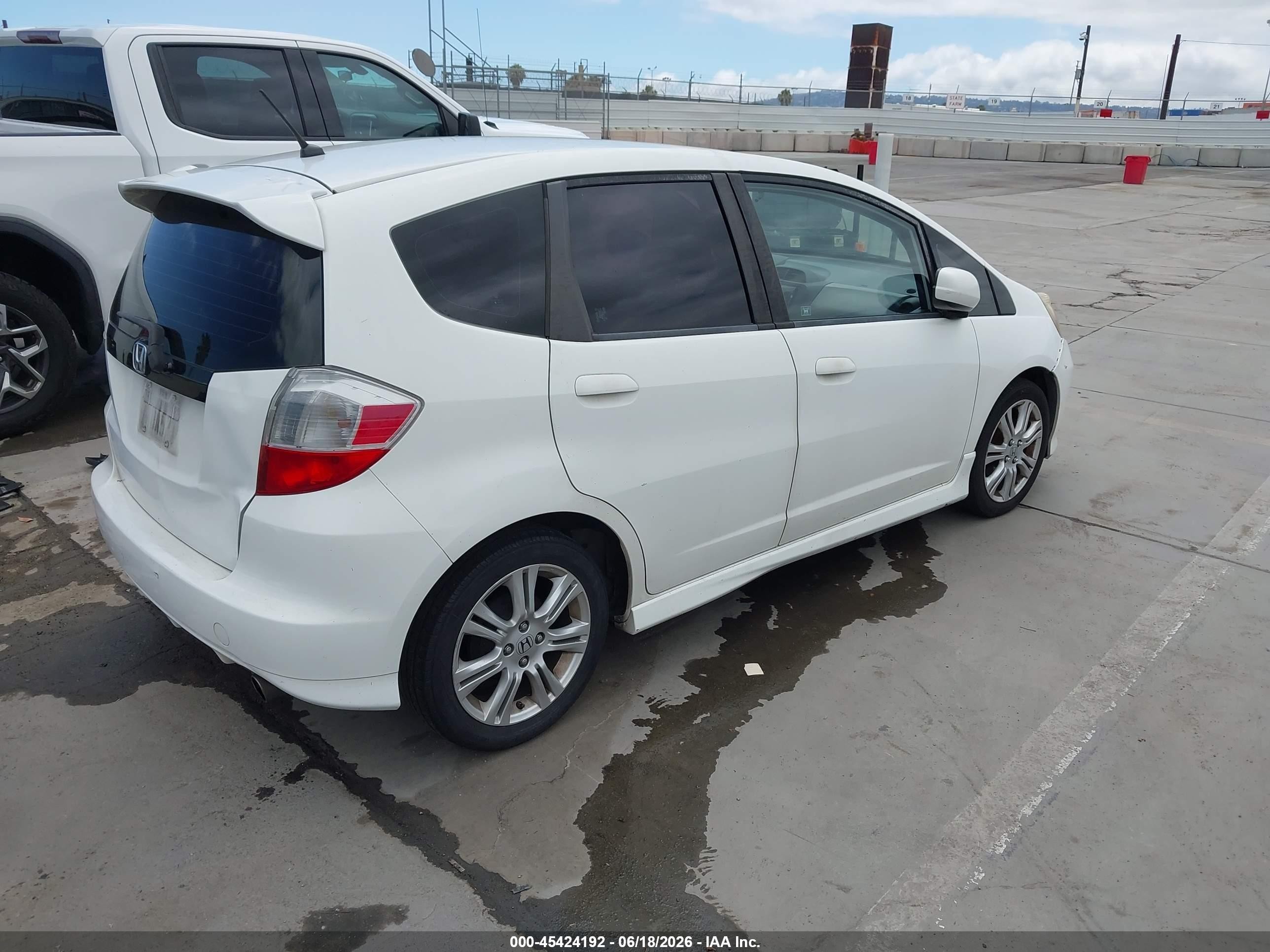 2010 Honda Fit Sport White vin: JHMGE8H41AC027714