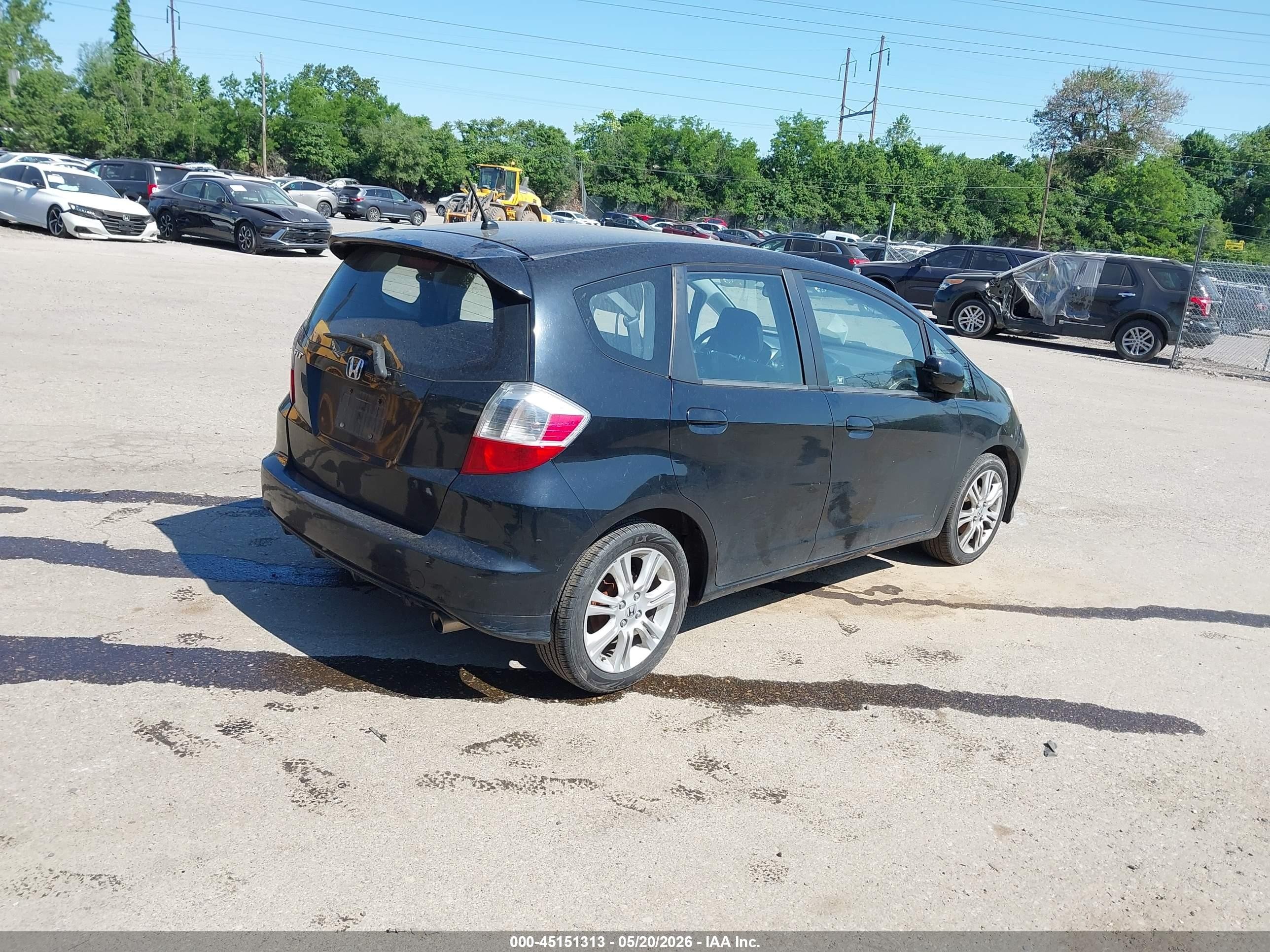 2010 Honda Fit Sport White vin: JHMGE8H44AC002807
