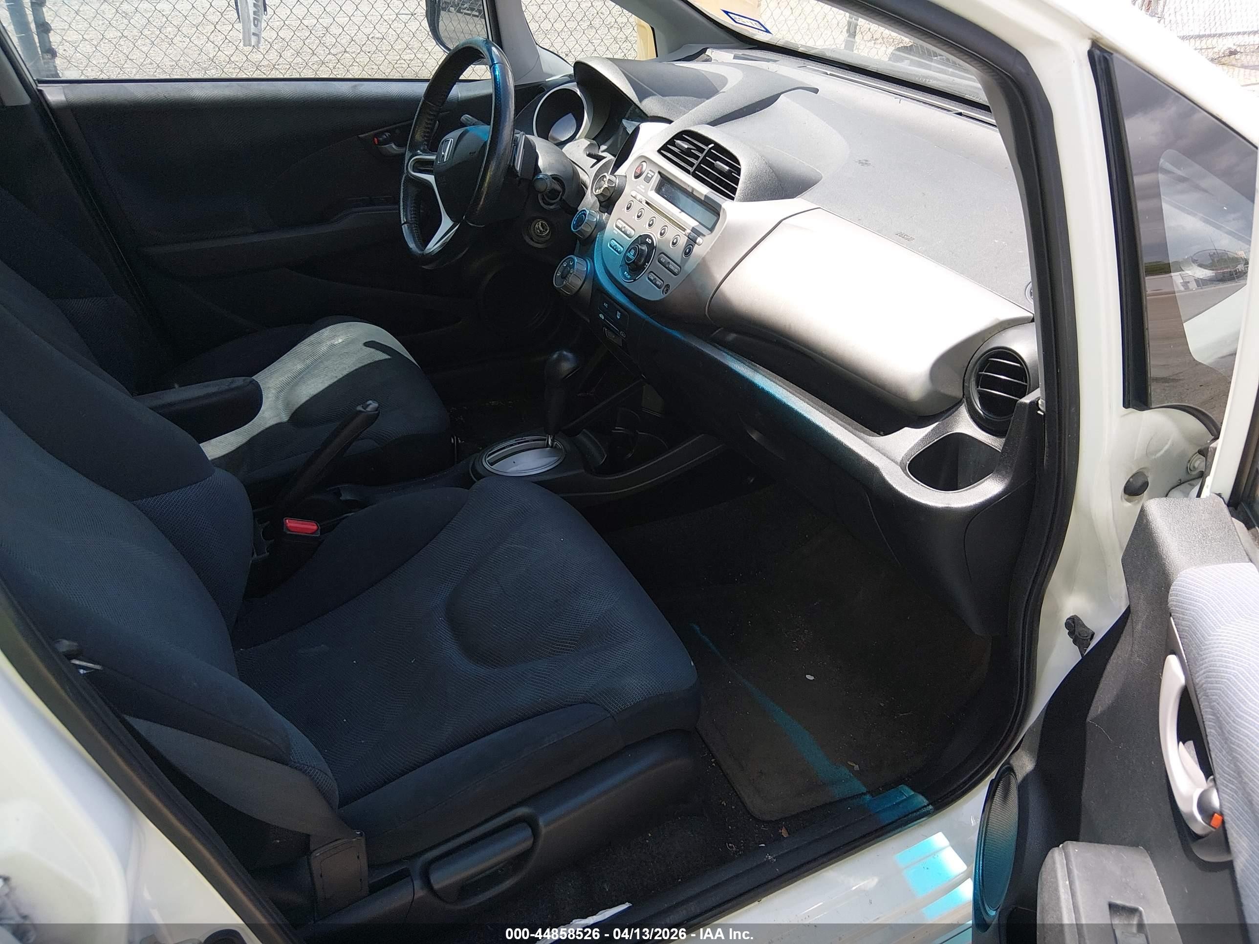 2010 Honda Fit Sport White vin: JHMGE8H46AC002677