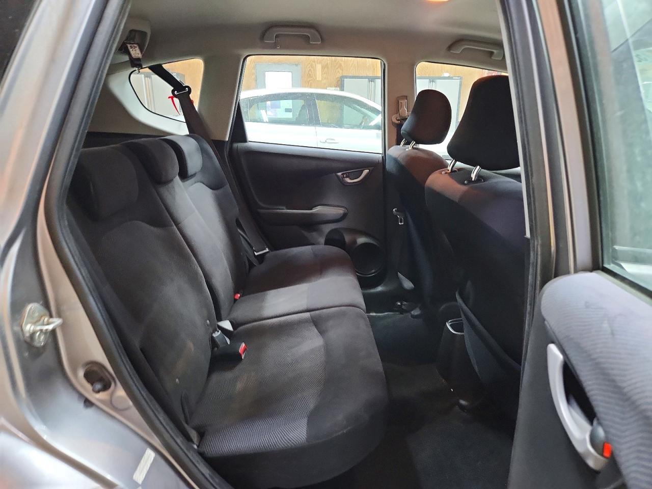 2010 Honda Fit Sport Серебряный vin: JHMGE8H46AS004032
