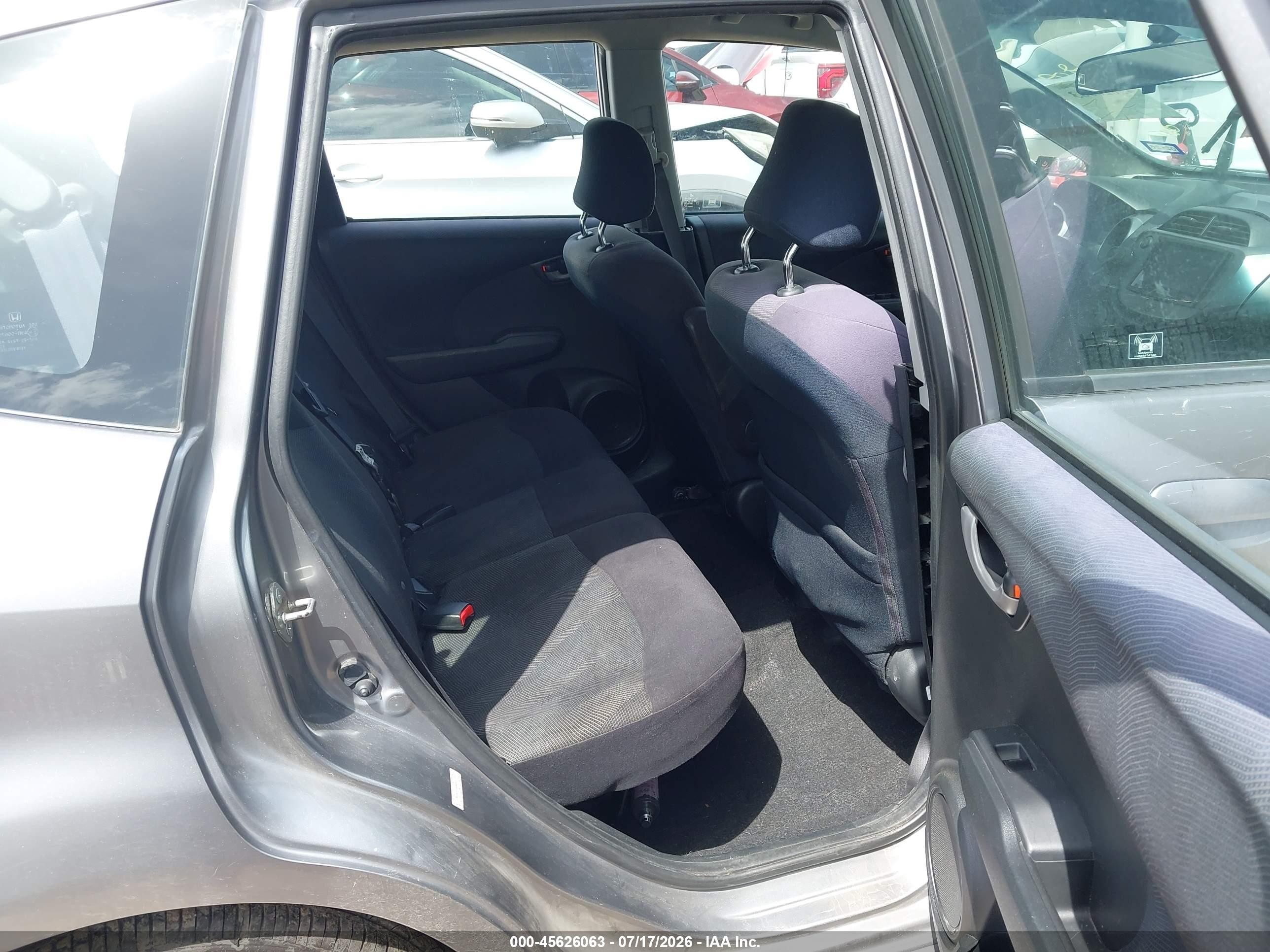 2010 Honda Fit Sport Silver vin: JHMGE8H46AS007755